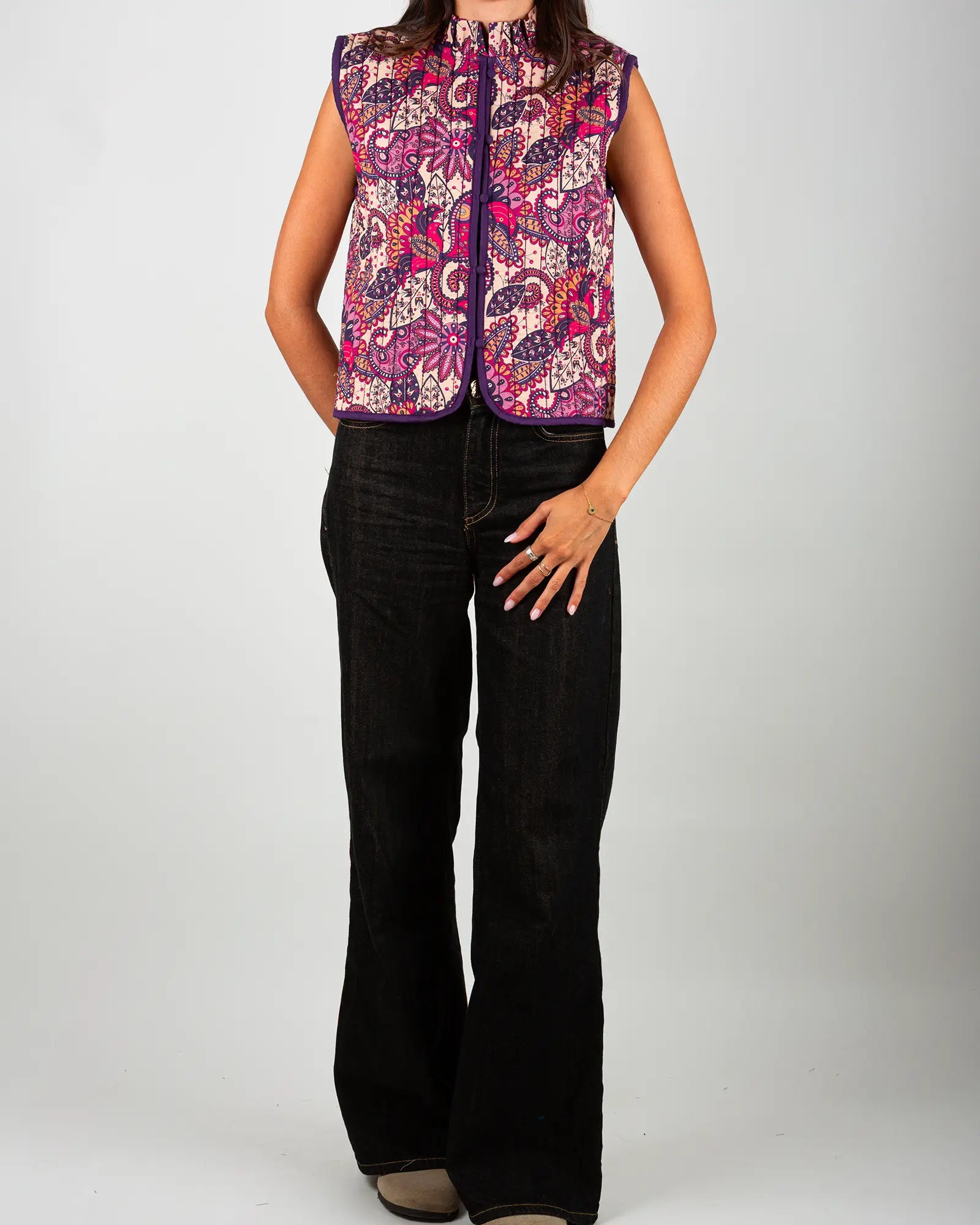 Gilet matelassé sans manches femme Pow, vue de face – Bokabas