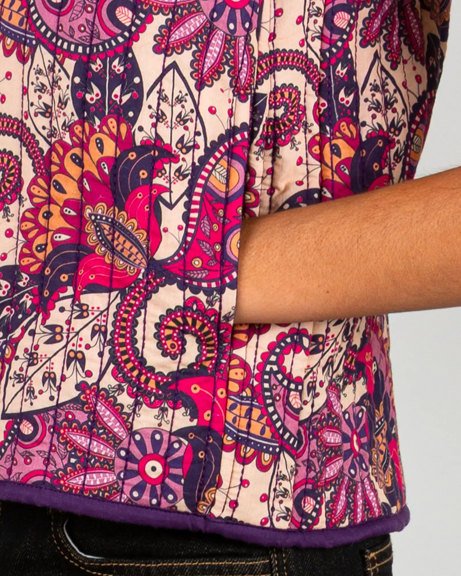 Gilet matelassé sans manches femme Pow, zoom sur la matière – Bokabas