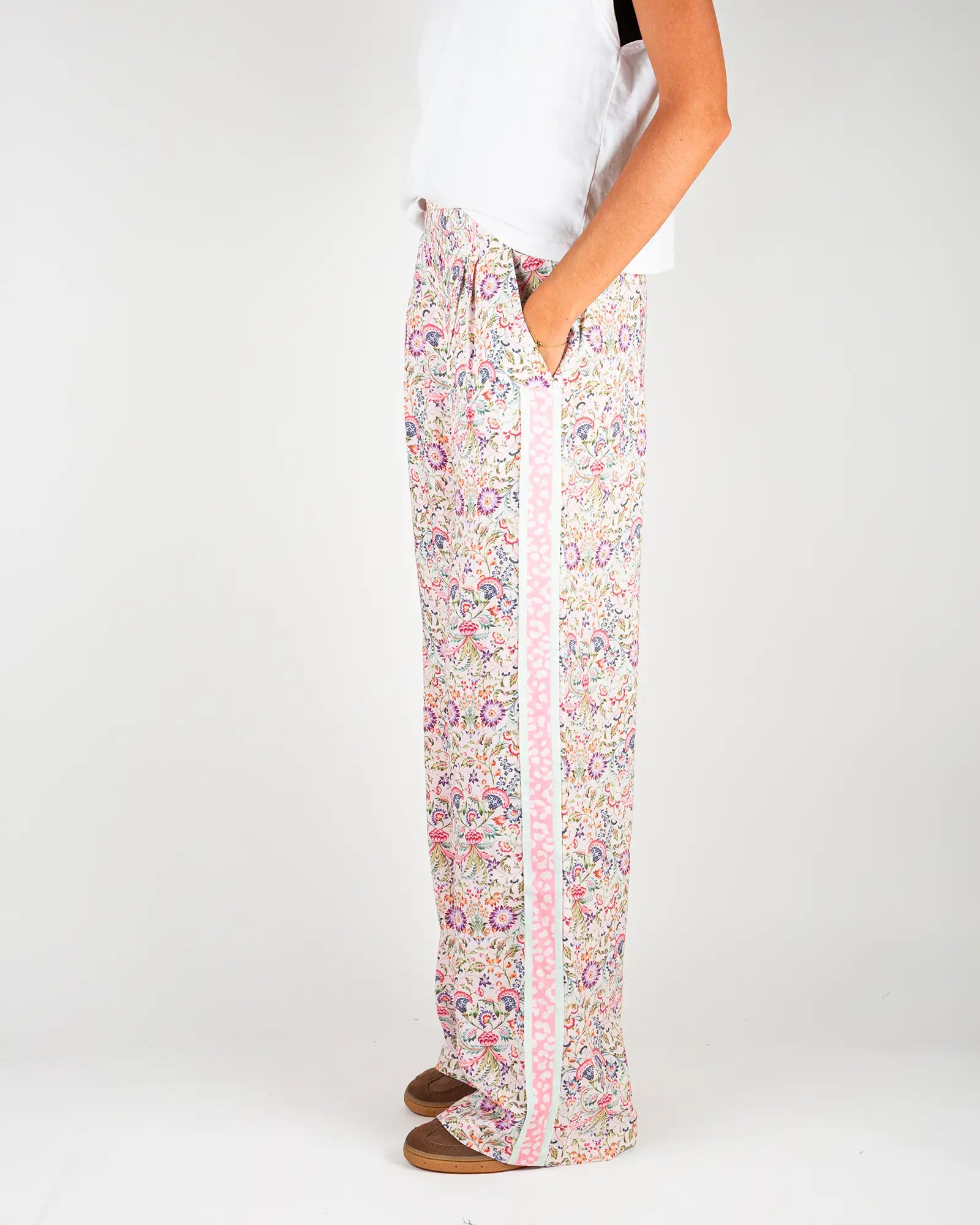 Pantalon fluide femme imprimé Febre, vue de profil – Bokabas