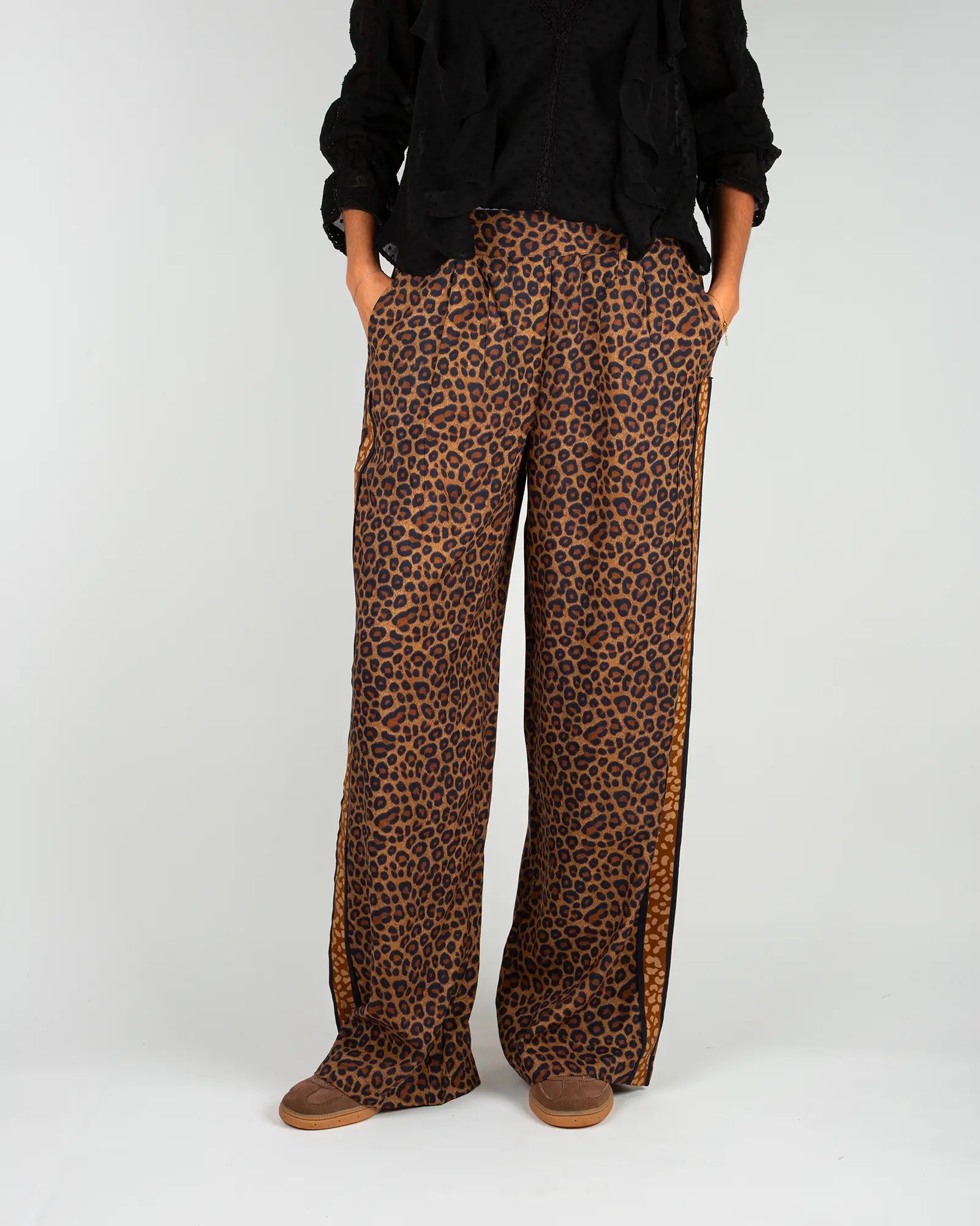 Pantalon fluide femme imprimé Léopard, vue de face – Bokabas