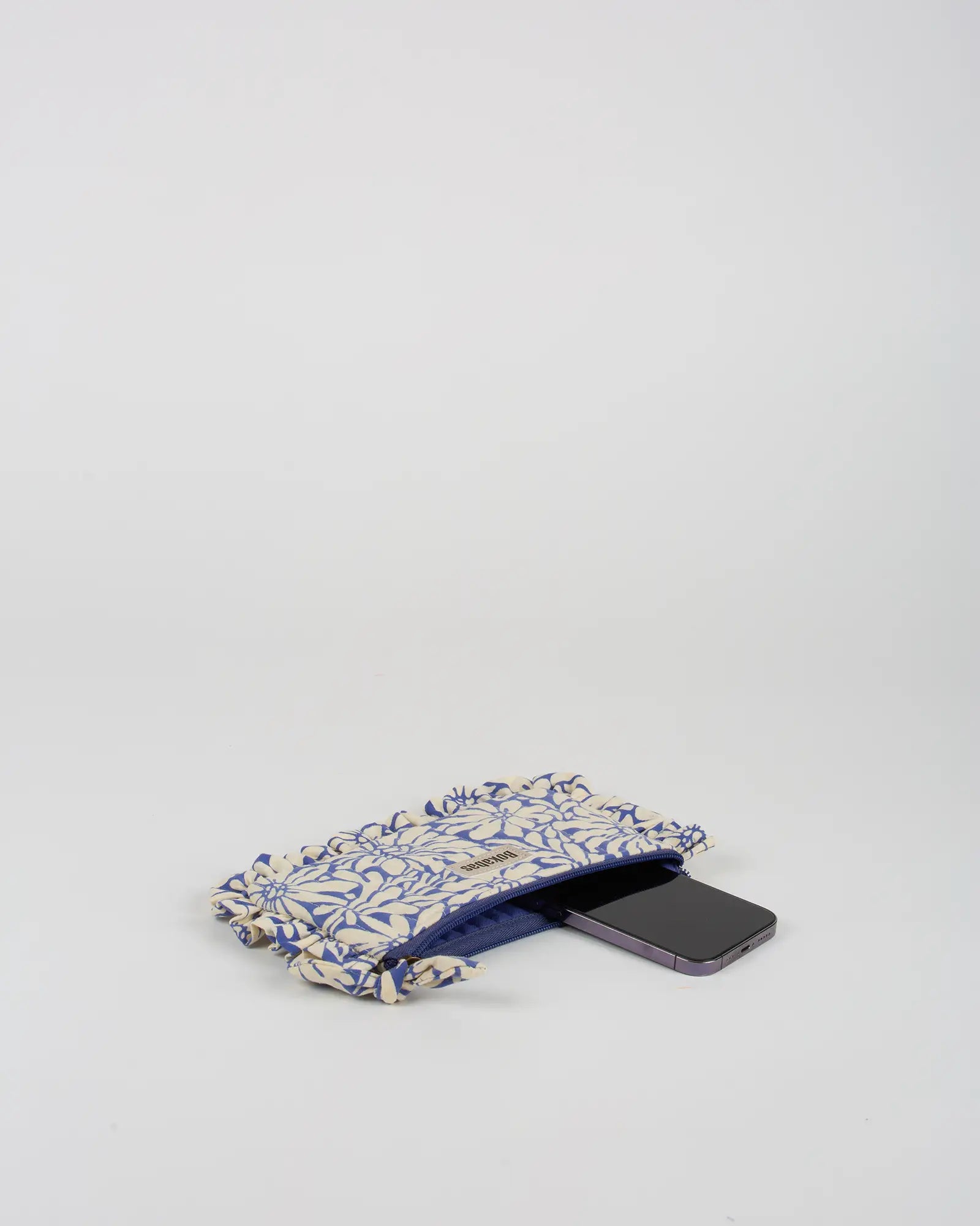 Pochette matelassée à froufrous Daisy, vue de dessus – Bokabas