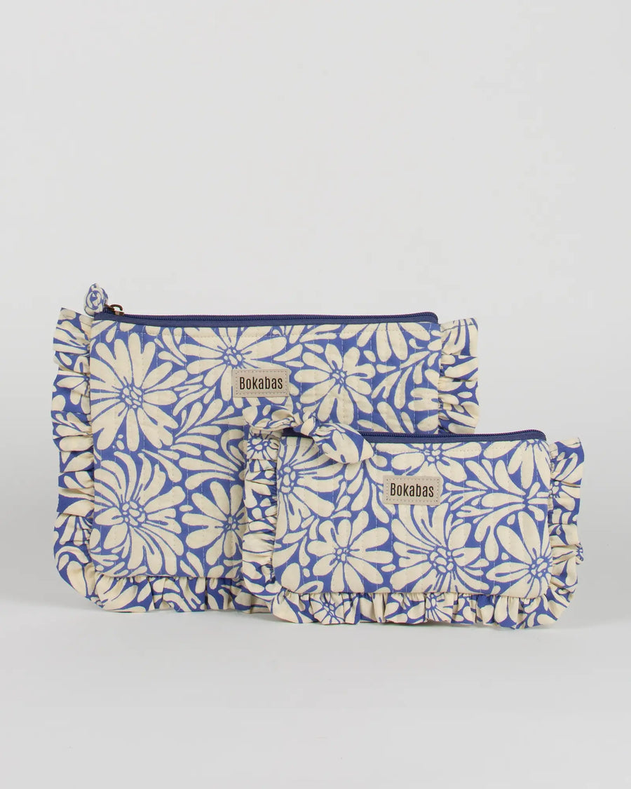 Pochette matelassée à froufrous Daisy, vue de face – Bokabas