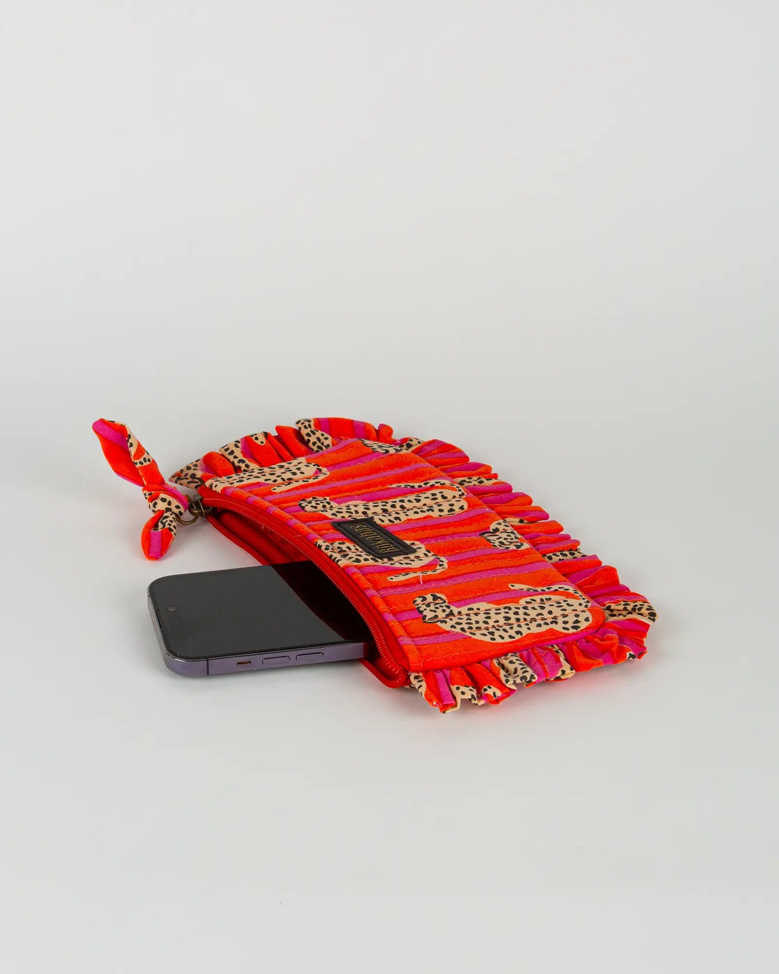 Pochette matelassée à froufrous Bokabas, imprimé Guépard rayé orange et rose, vue de dessus