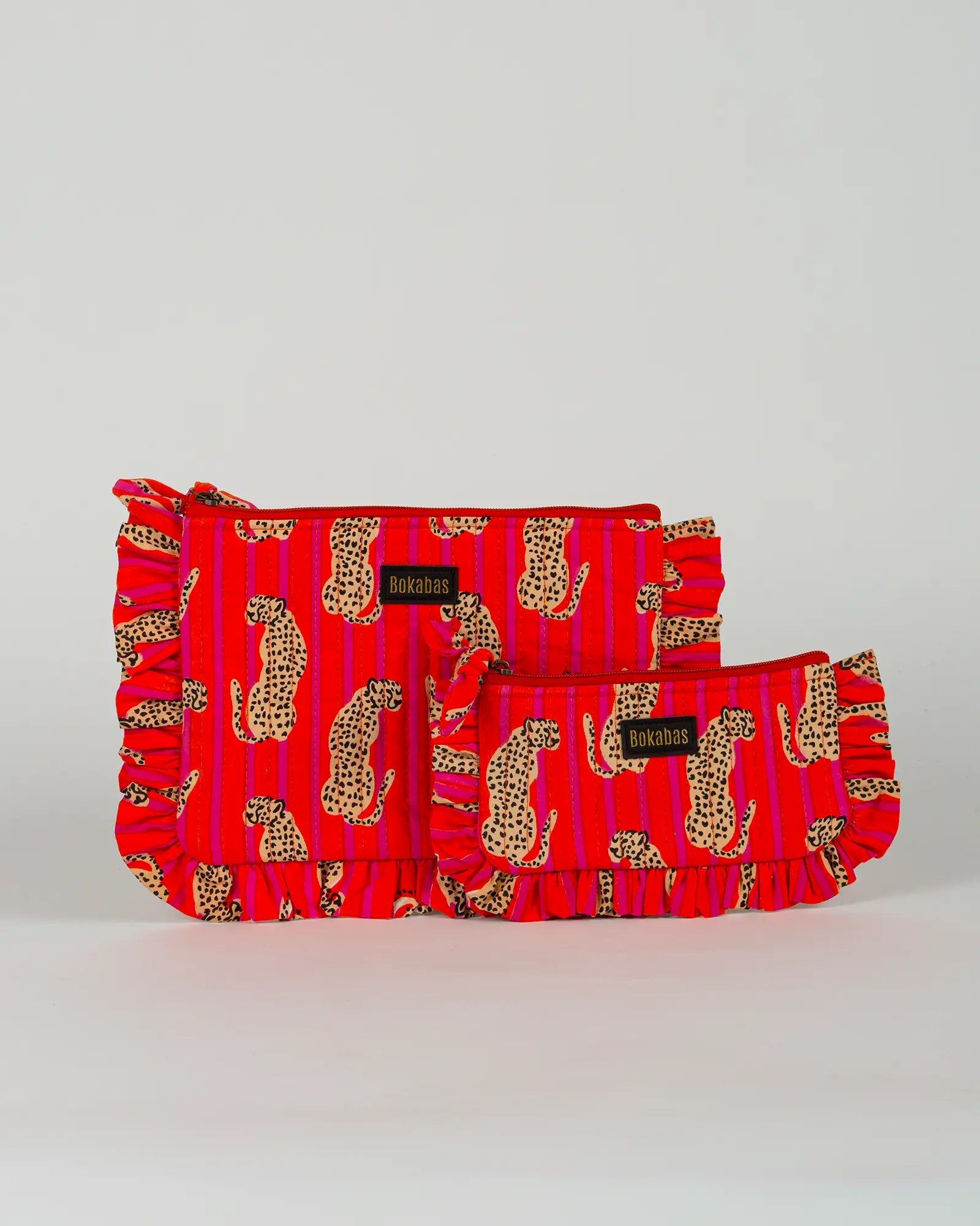 Pochette matelassée à froufrous Bokabas, imprimé Guépard rayé orange et rose, vue de face