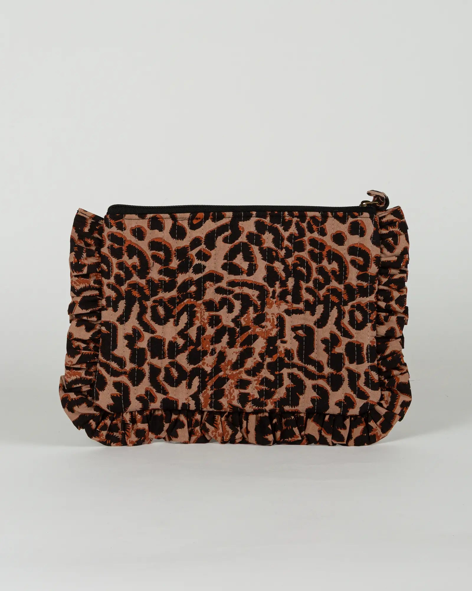 Pochette matelassée à froufrous Léopard, vue de dos – Bokabas