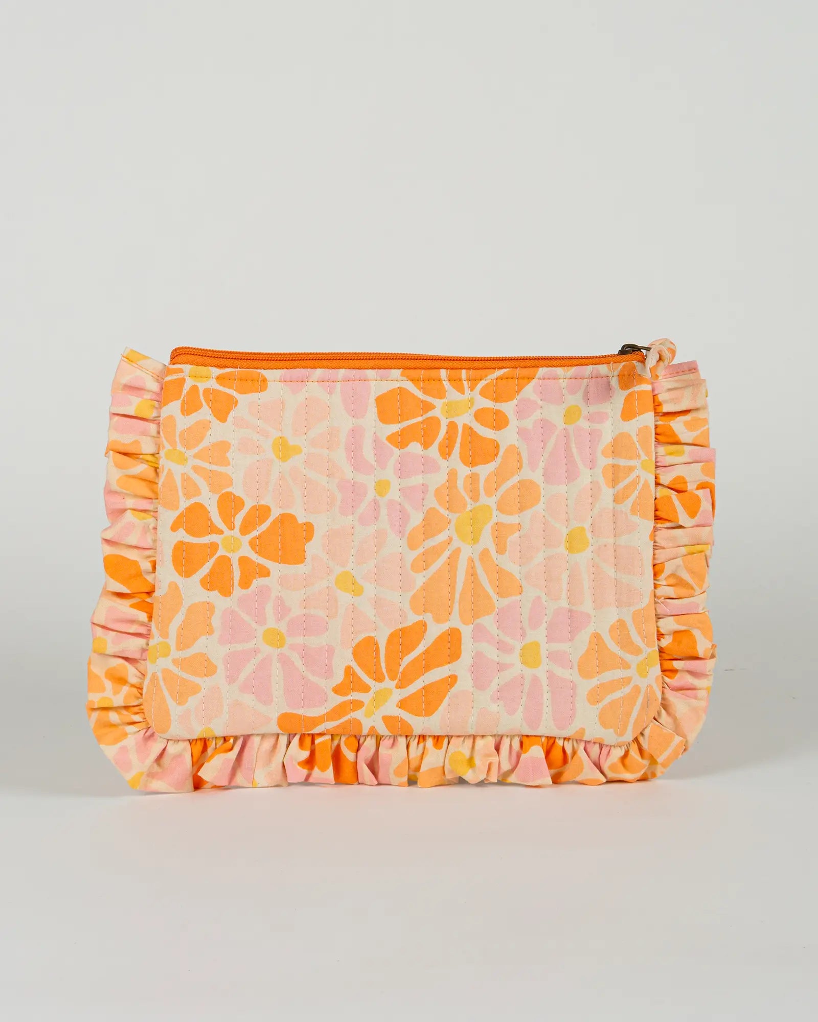 Pochette matelassée à froufrous Peachy, vue de dos – Bokabas
