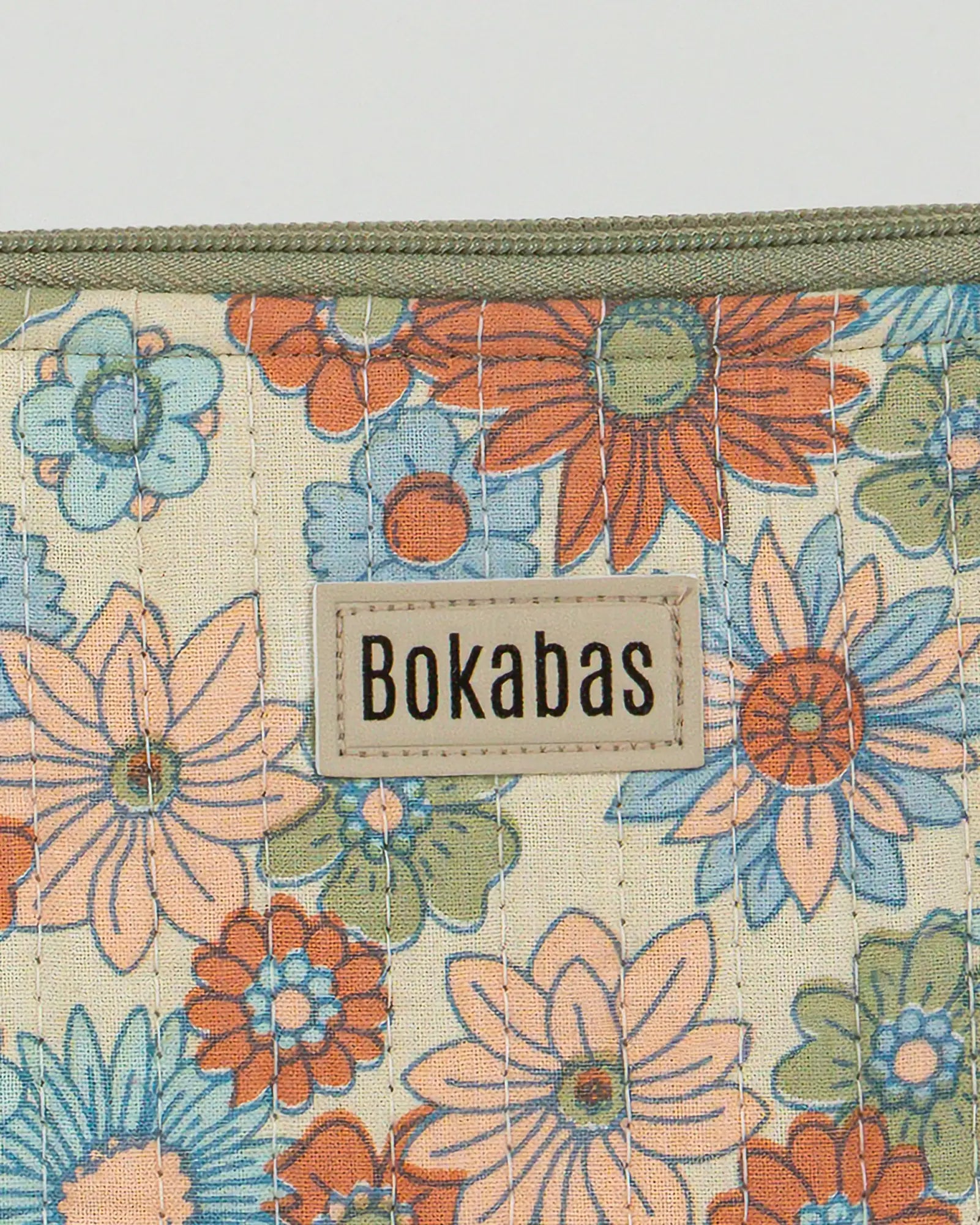 Pochette matelassée à froufrous Retro, zoom sur la matière – Bokabas