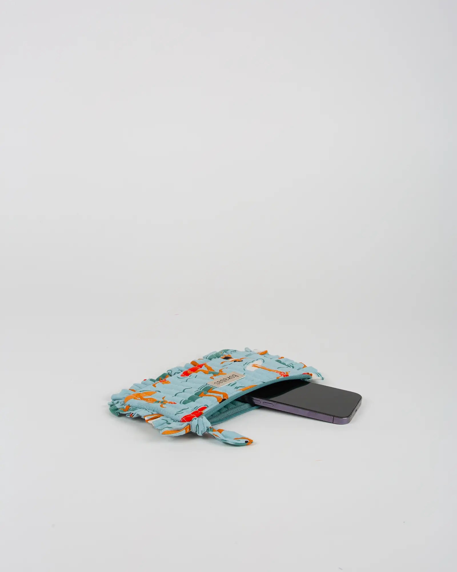 Pochette matelassée à froufrous Surf, vue de dessus – Bokabas