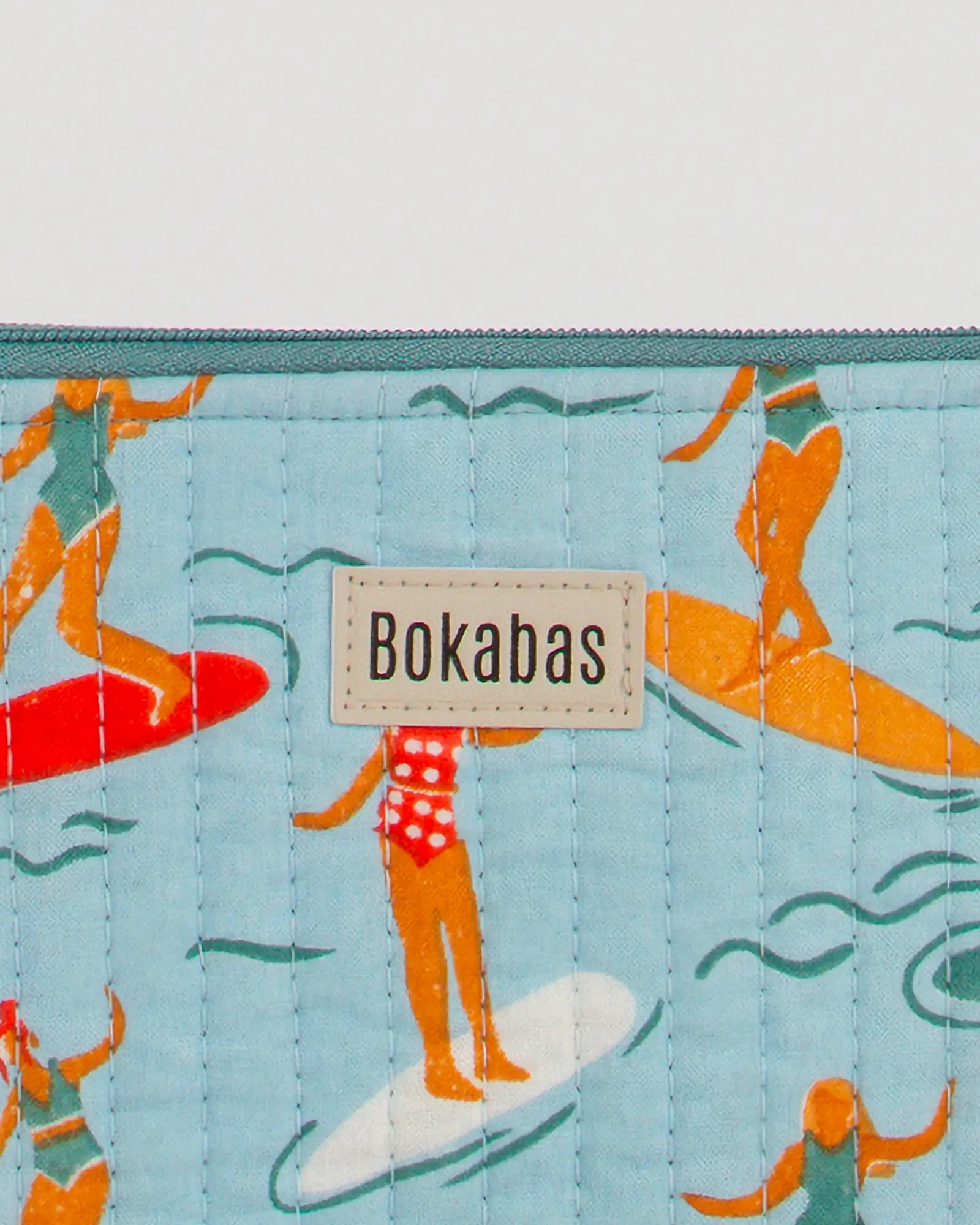 Pochette matelassée à froufrous Surf, zoom sur la matière – Bokabas