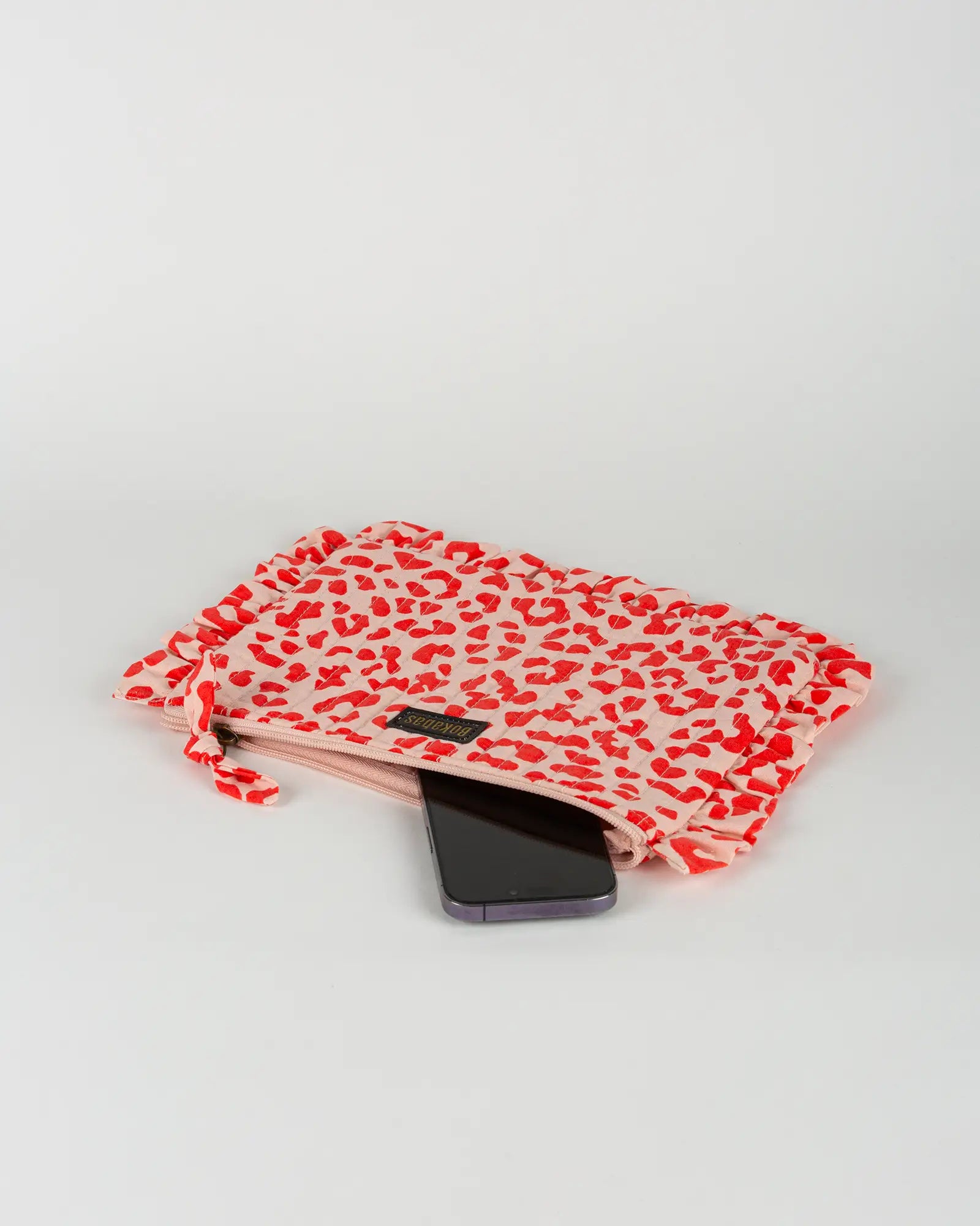 Pochette matelassée à froufrous Valentine, vue de dessus – Bokabas