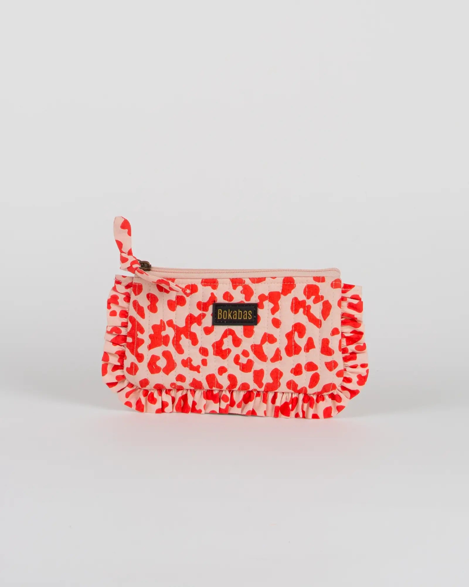 Pochette matelassée à froufrous Valentine, vue de face – Bokabas