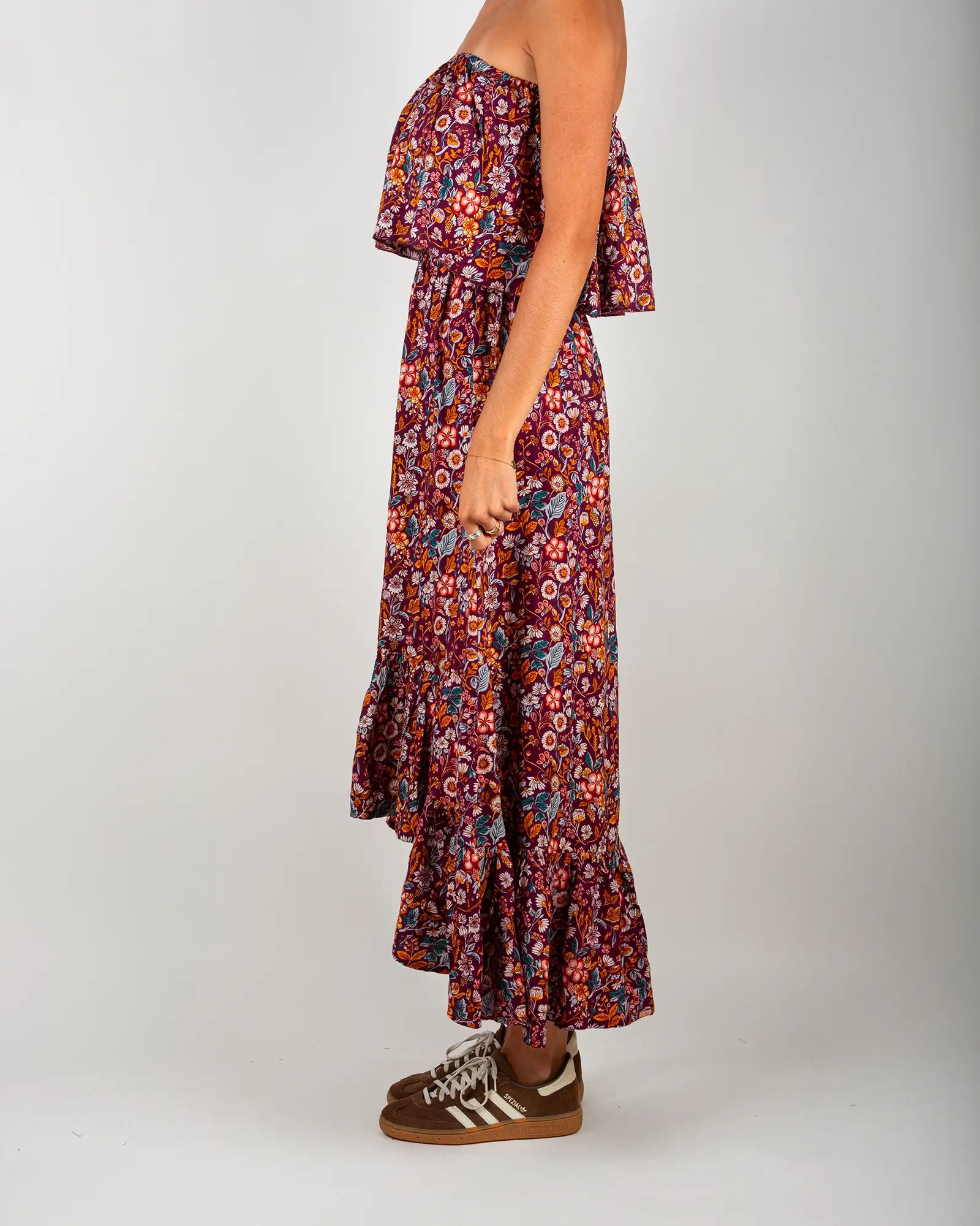 Robe épaules dénudées femme Bokabas, imprimé fleuri violet Morris, vue de profil