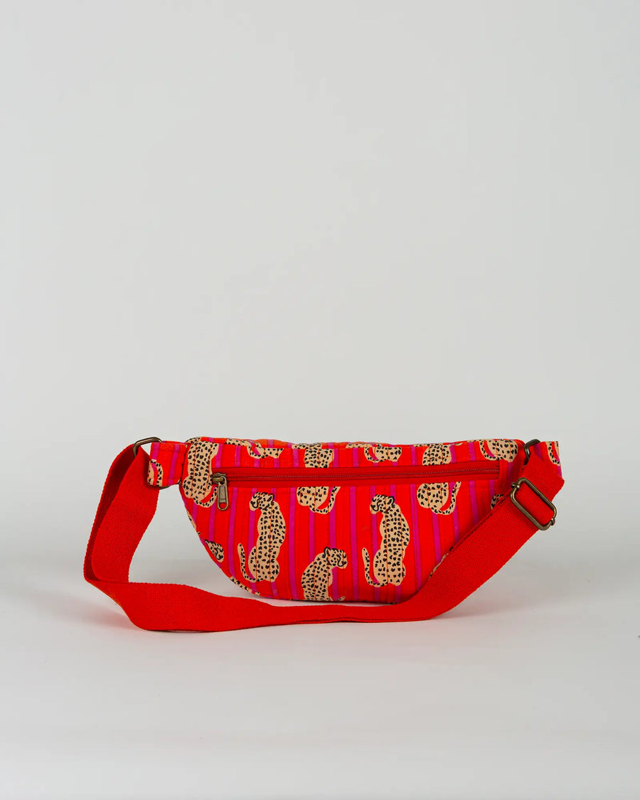 Sac banane matelassé Bokabas, imprimé Guépard rayé orange et rose, vue de dos