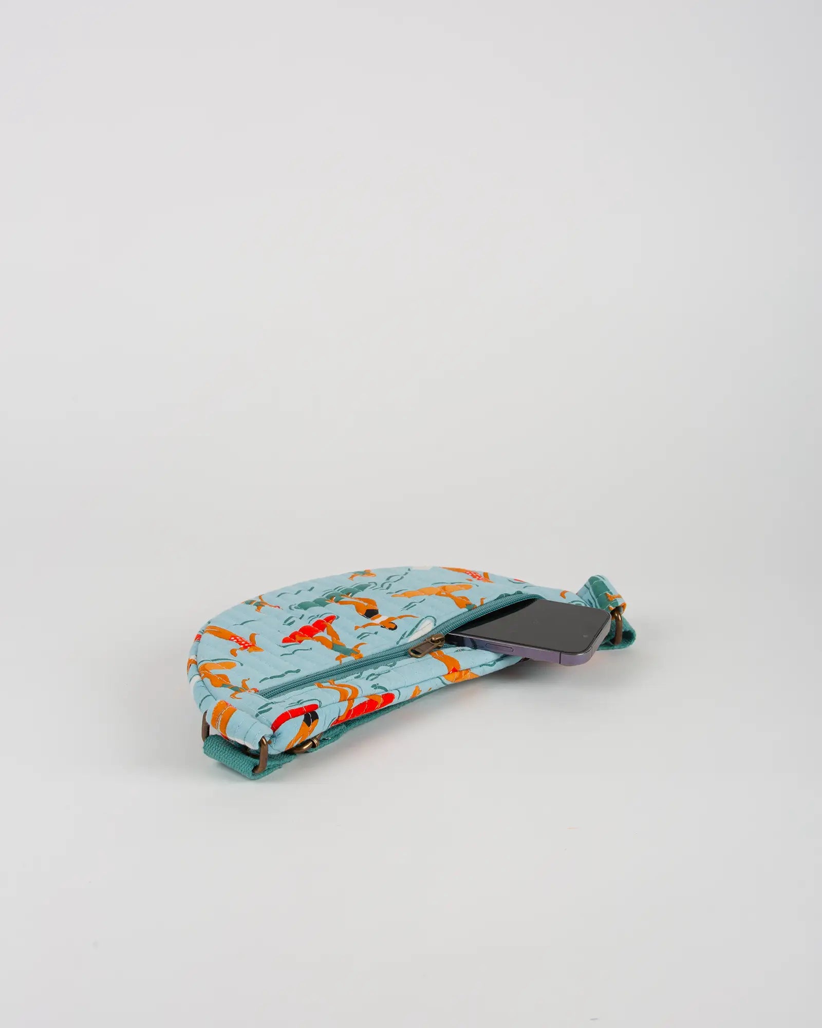 Sac banane matelassé Bokabas, imprimé Surf bleu, vue de dessus