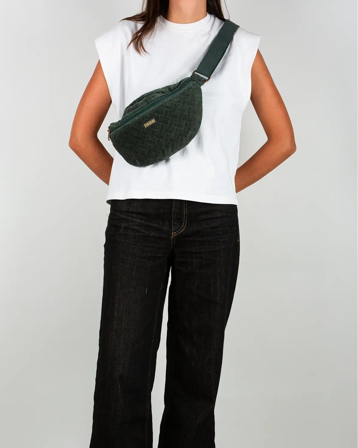 Sac banane velours côtelé Bokabas, vert kaki, porté