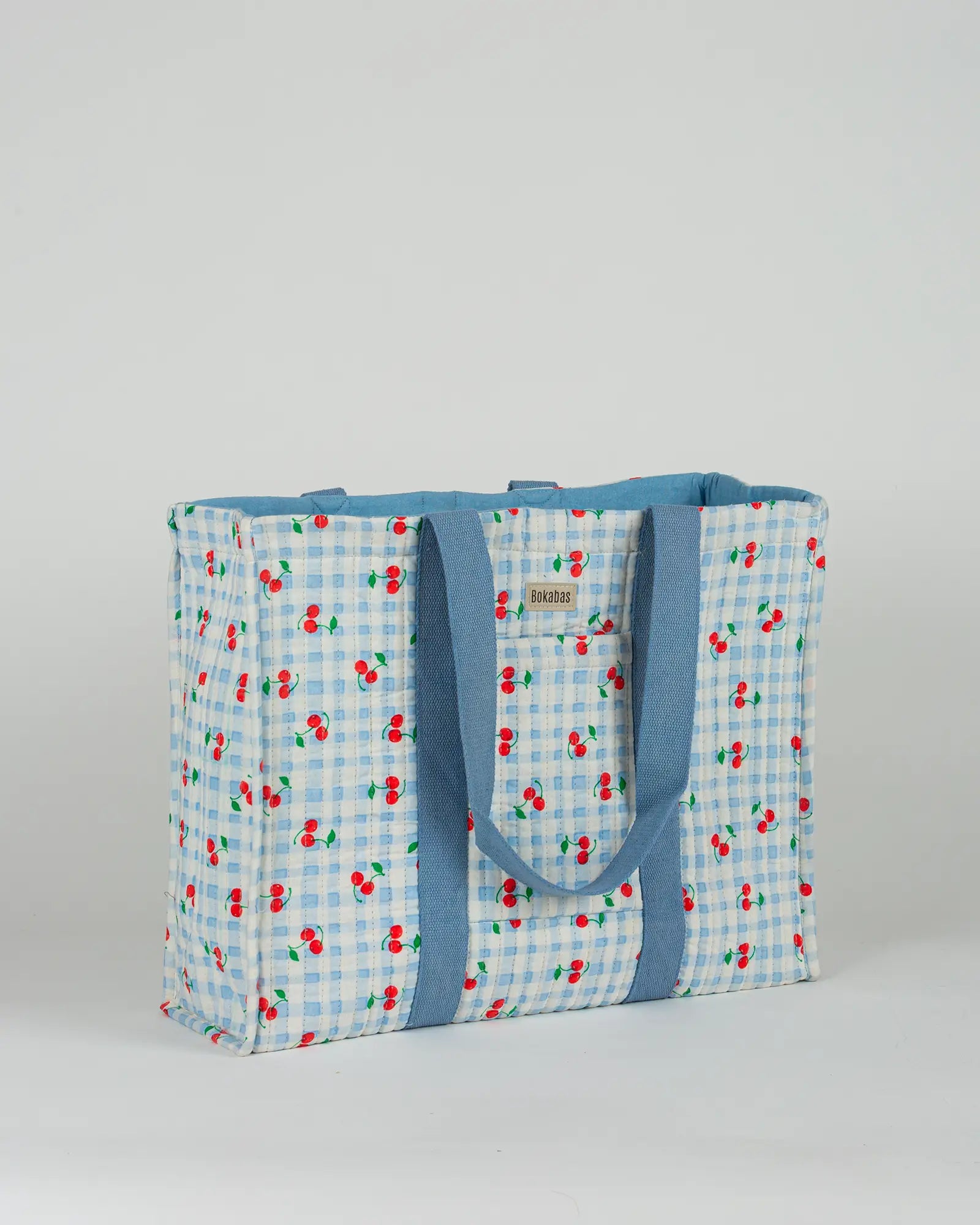 Sac cabas en tissu matelassé Bokabas, imprimé Cerise vichy bleu, vue de trois-quarts