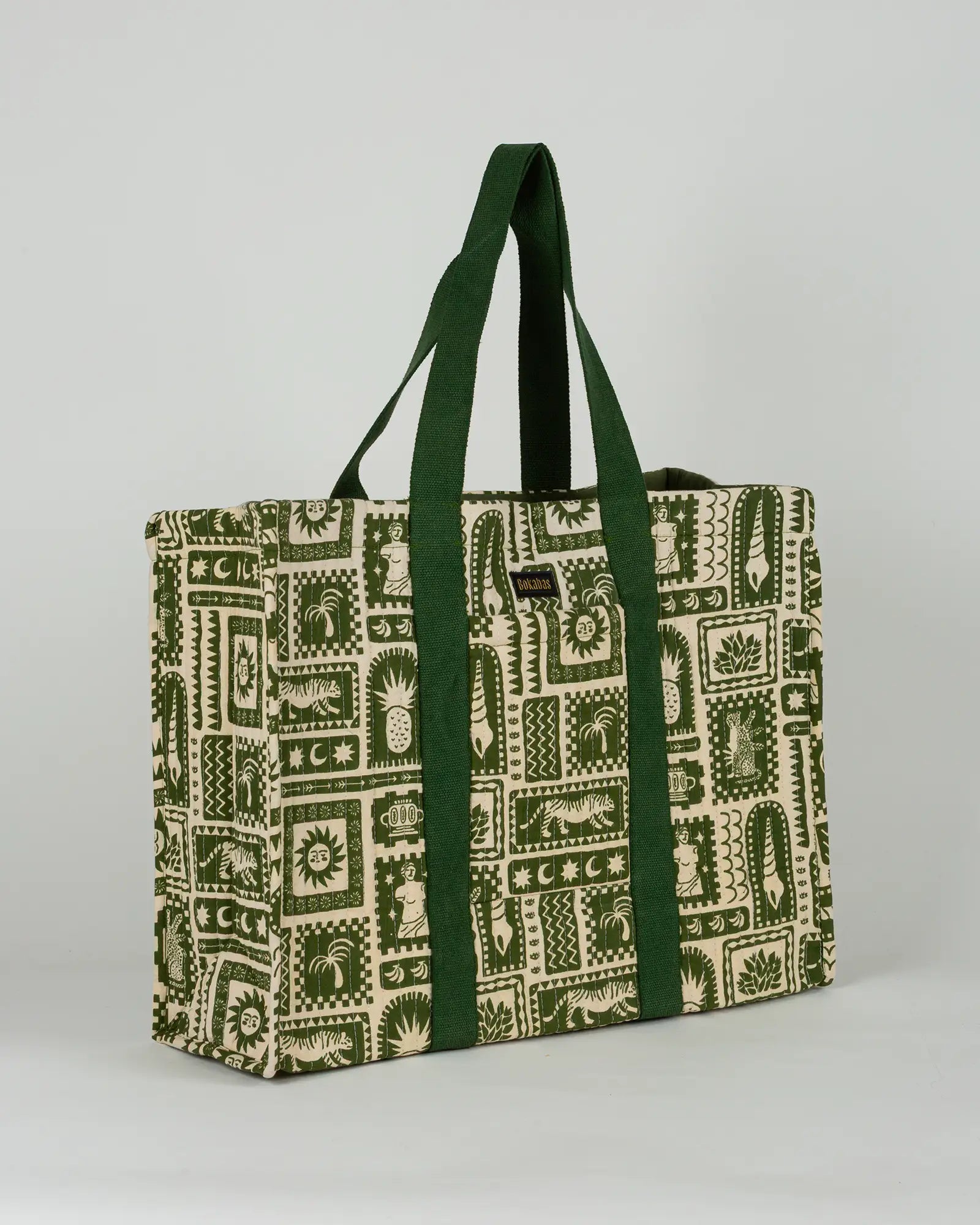 Sac cabas en tissu matelassé Bokabas, imprimé Art vert kaki et beige, vue de trois-quarts