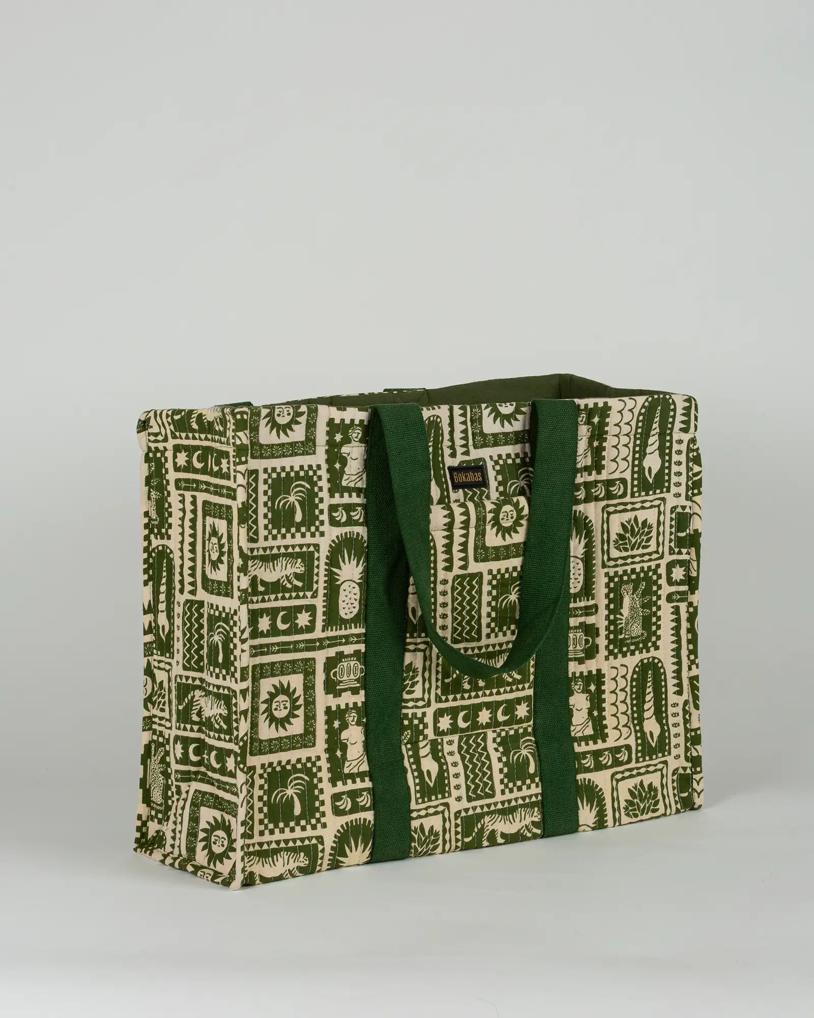 Sac cabas en tissu matelassé Bokabas, imprimé Art vert kaki et beige, vue de trois-quarts