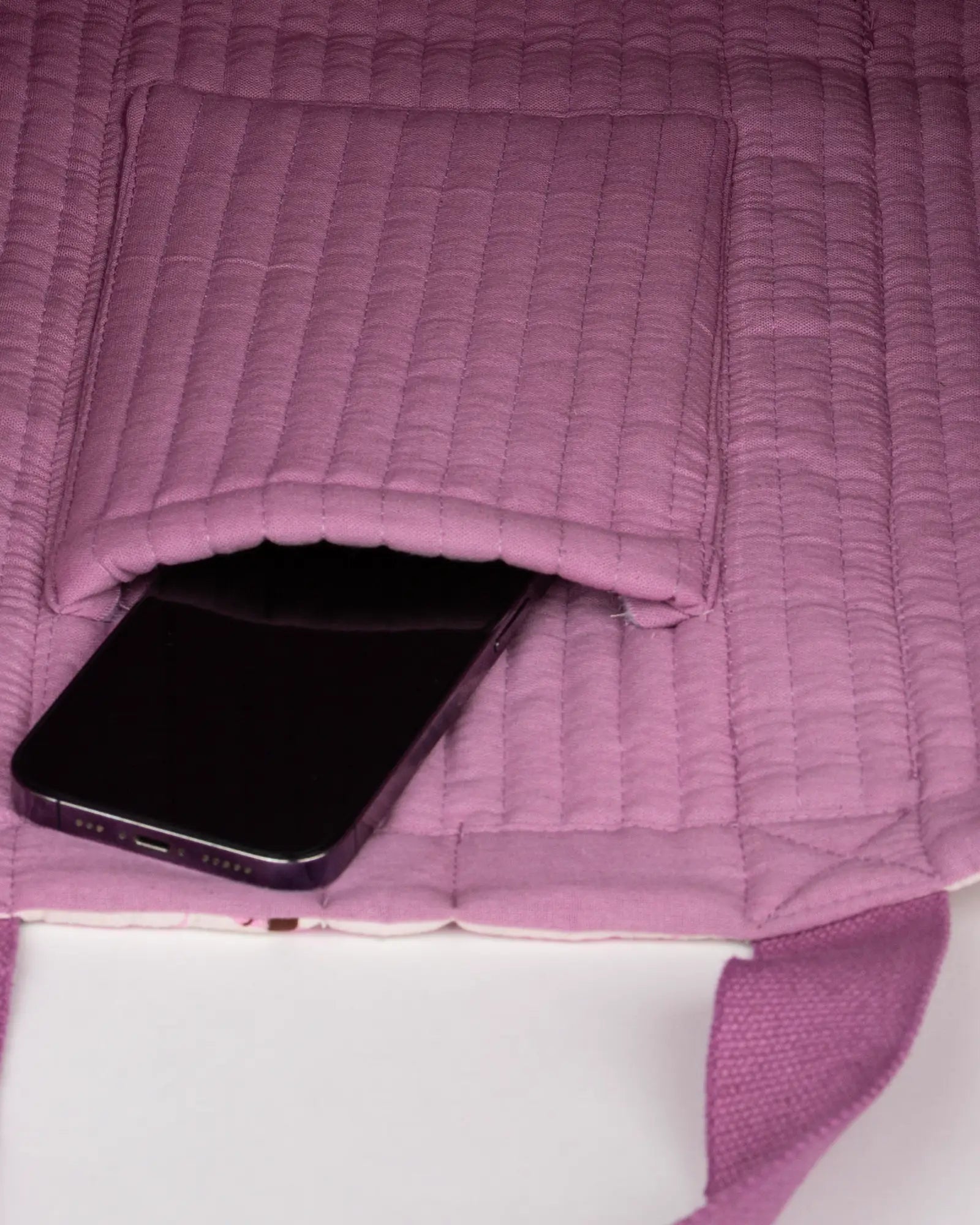 Sac cabas réversible en tissu matelassé Bokabas, imprimé Saucisse chien teckel rose et violet, vue de l'intérieur