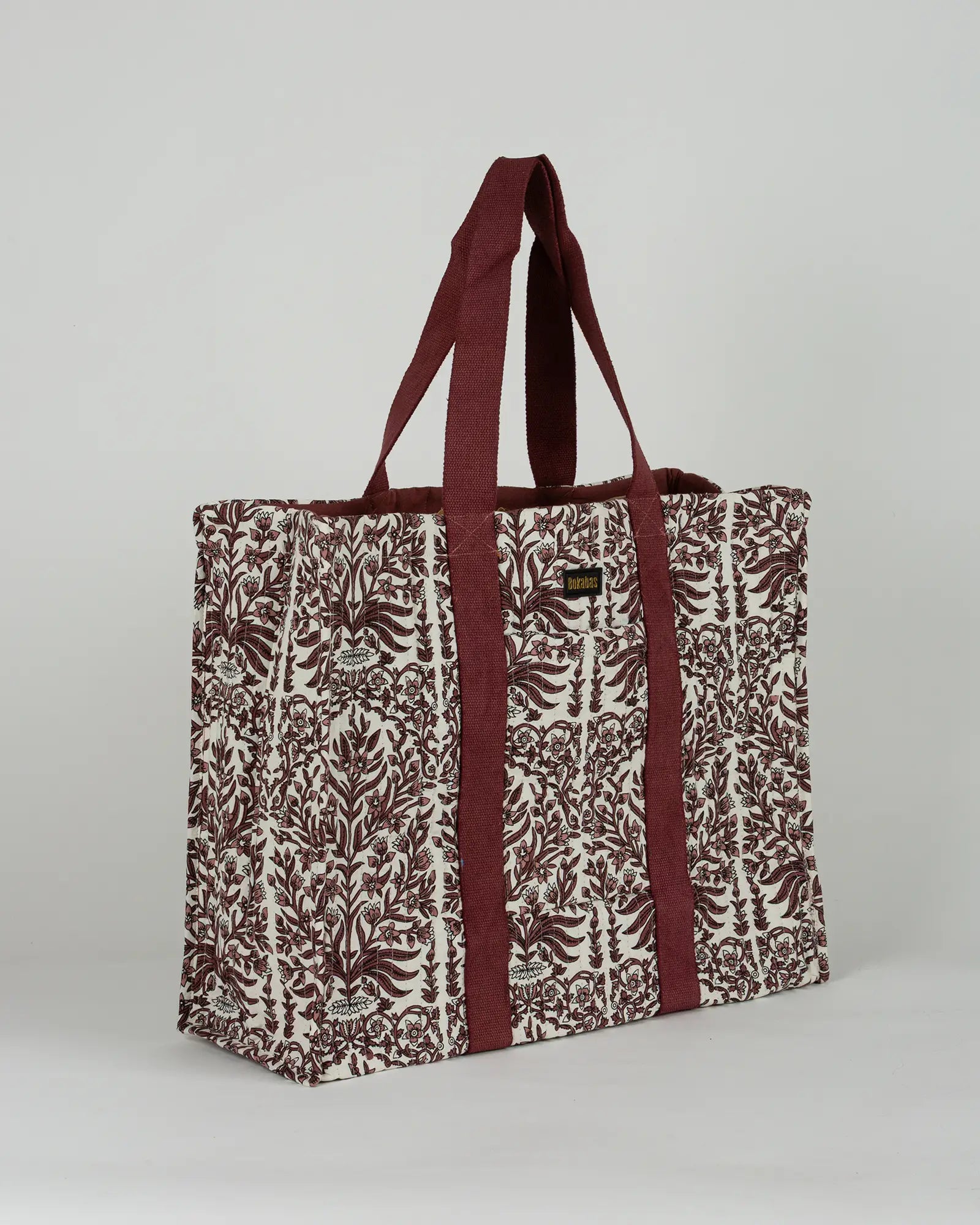 Sac cabas en tissu matelassé Bokabas, imprimé Vale fleuri marron et blanc, vue de trois-quarts