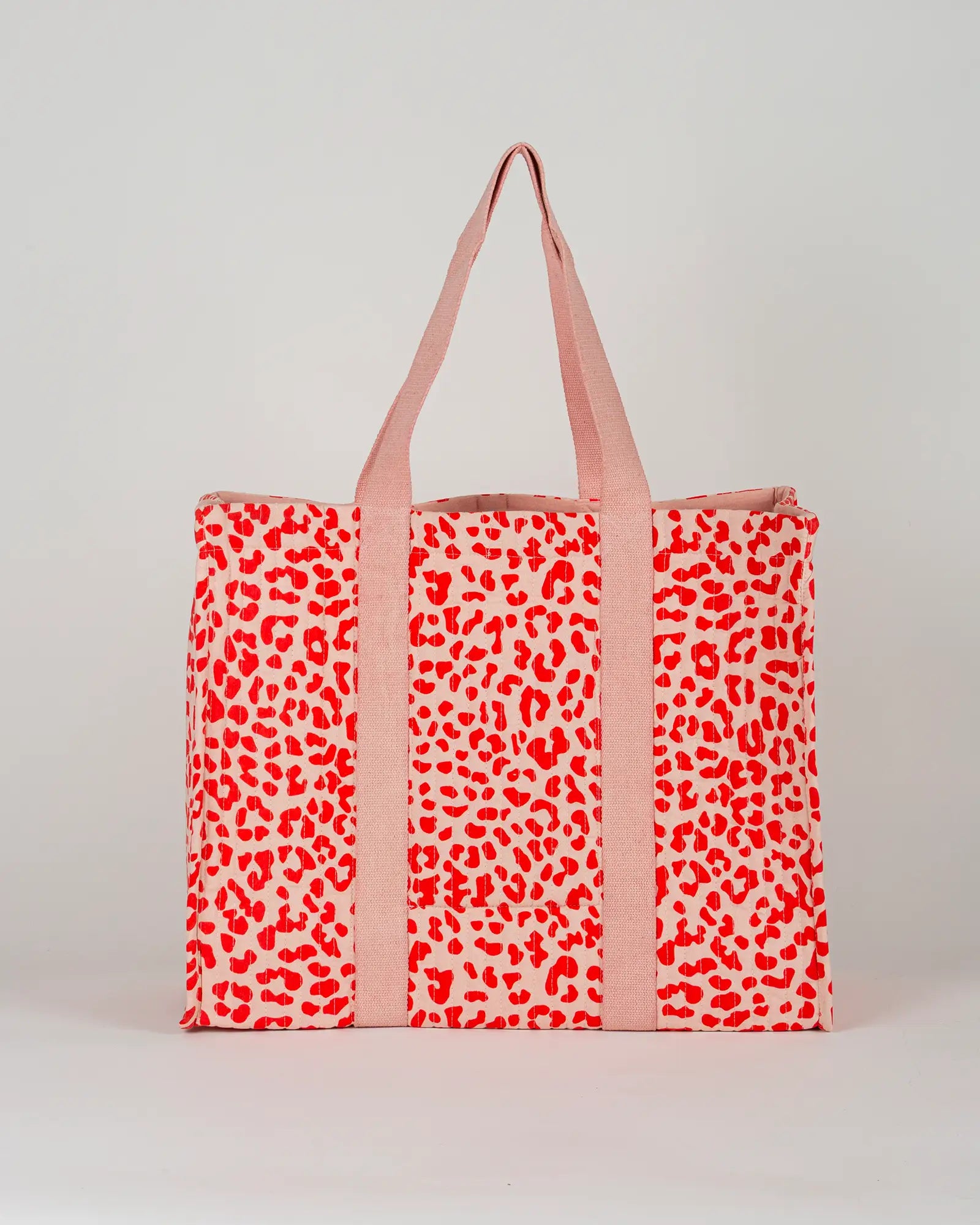 Sac cabas en tissu matelassé Bokabas, imprimé Valentine léopard rouge et rose, vue de dos
