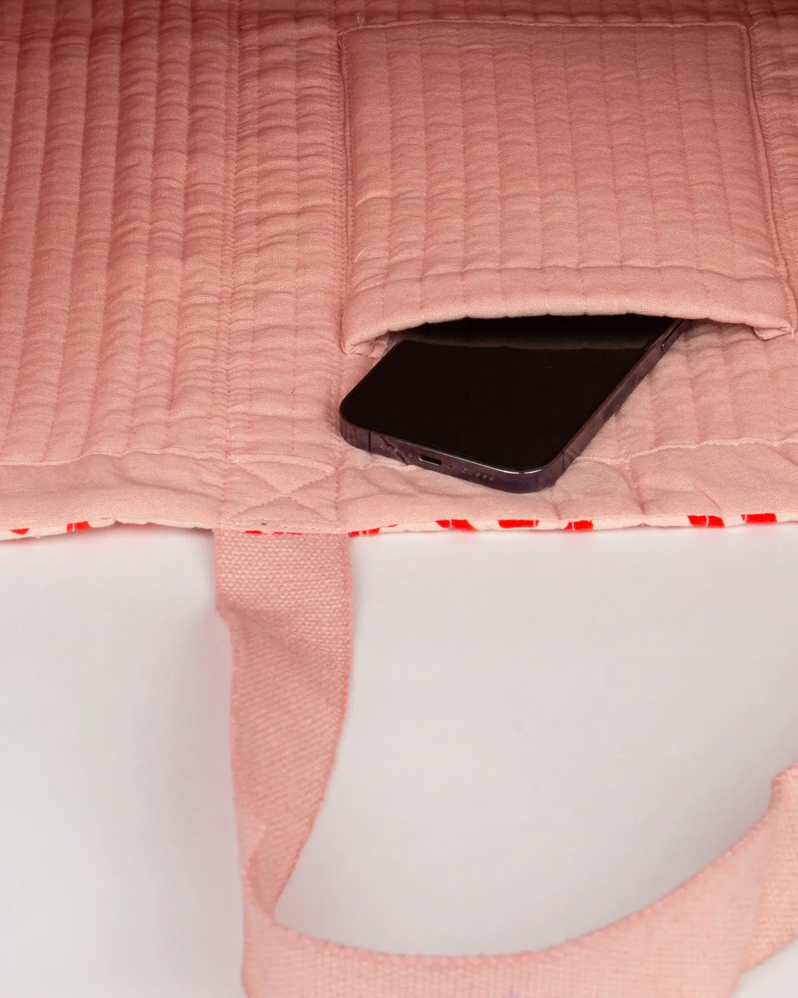 Sac cabas réversible en tissu matelassé Bokabas, imprimé Valentine léopard rouge et rose, vue de l'intérieur