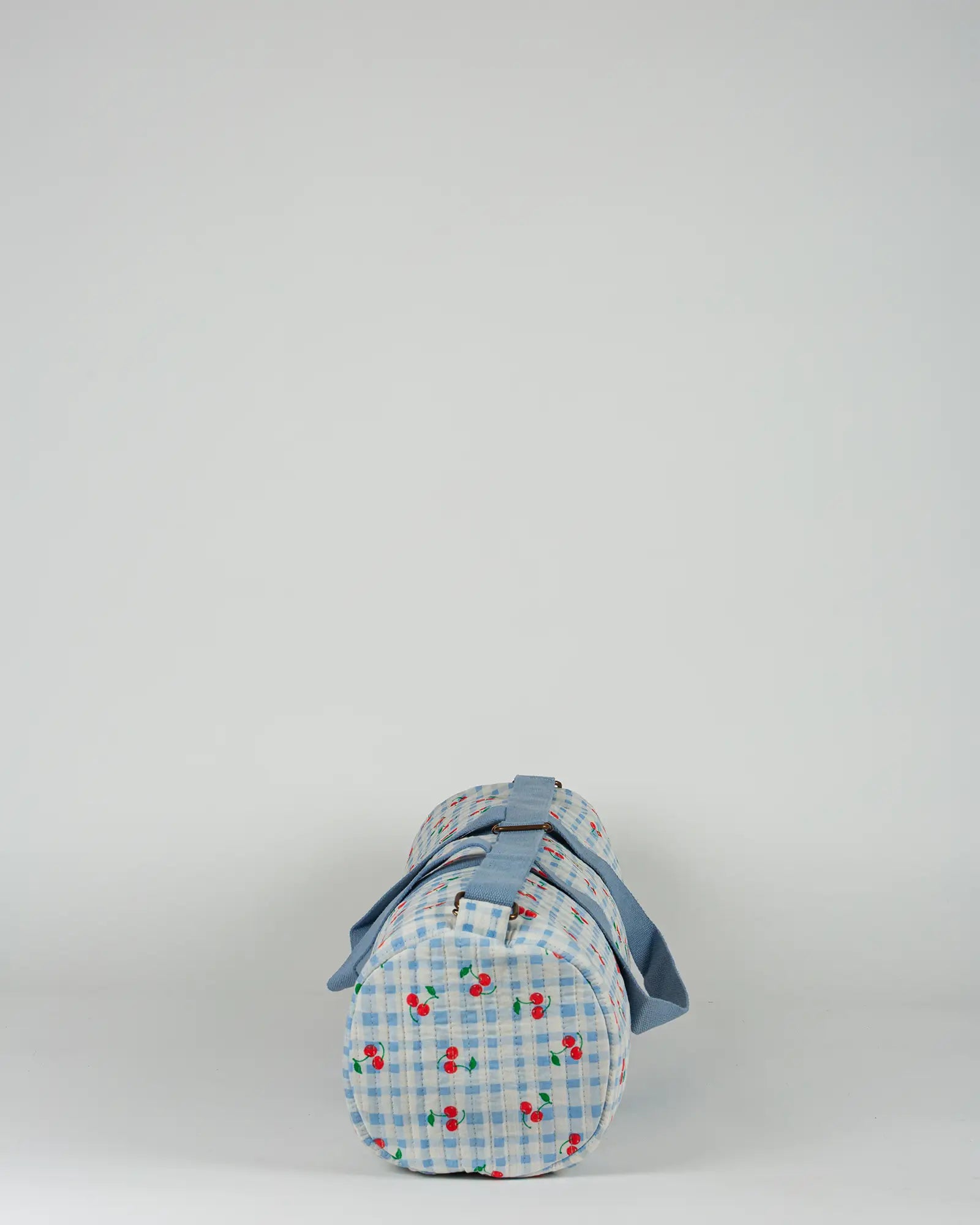 Sac de yoga en tissu matelassé Bokabas, imprimé Cerise vichy bleu, vue de profil
