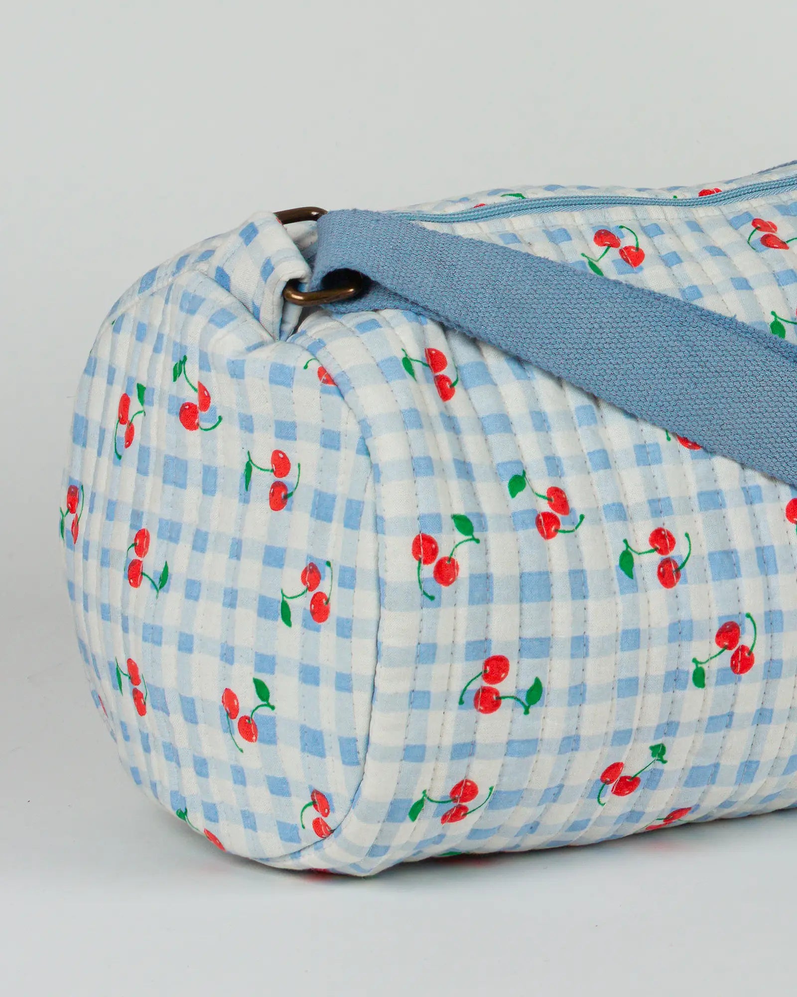 Sac de yoga en tissu matelassé Bokabas, imprimé Cerise vichy bleu, zoom sur la matière