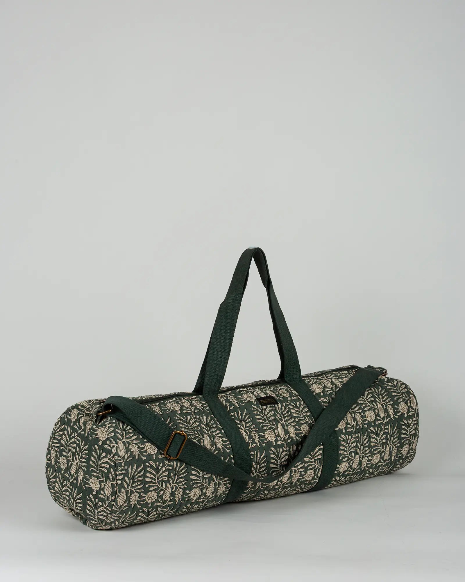 Sac de yoga en tissu matelassé Bokabas, imprimé Dema vert kaki, vue de trois-quarts