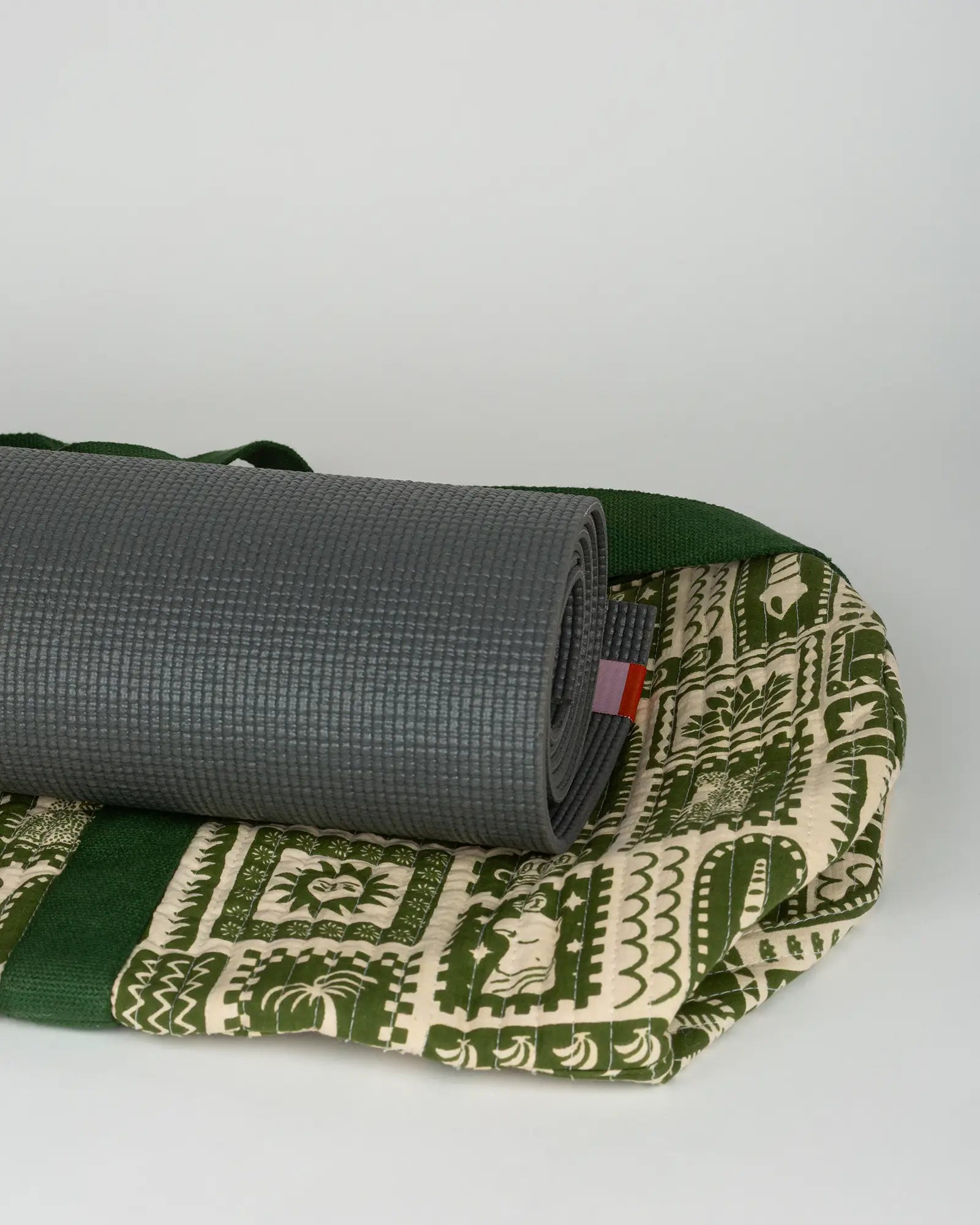 Sac de yoga en tissu matelassé Bokabas, imprimé Art vert kaki et beige, vue de dessus