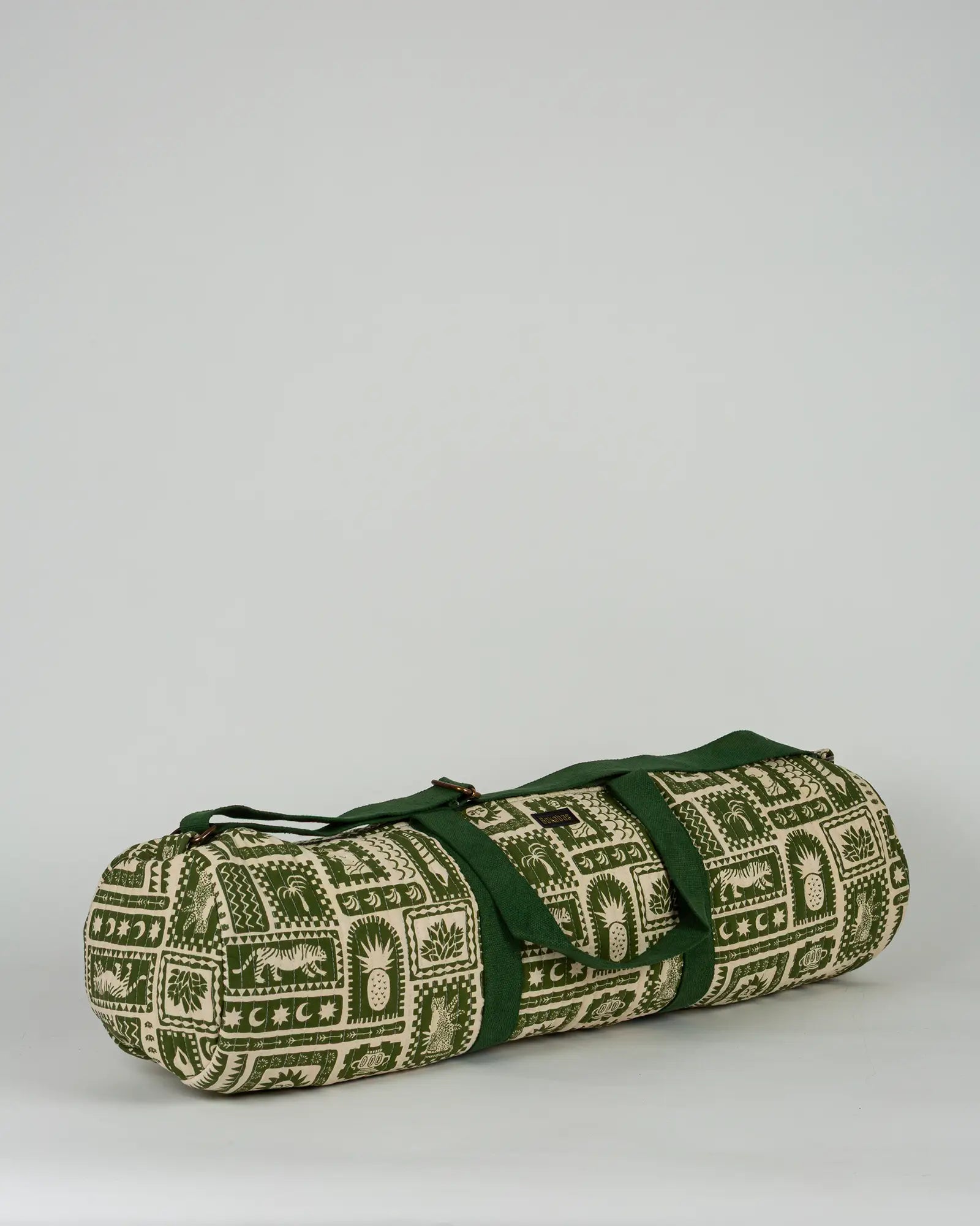 Sac de yoga en tissu matelassé Bokabas, imprimé Art vert kaki et beige, vue de trois-quarts