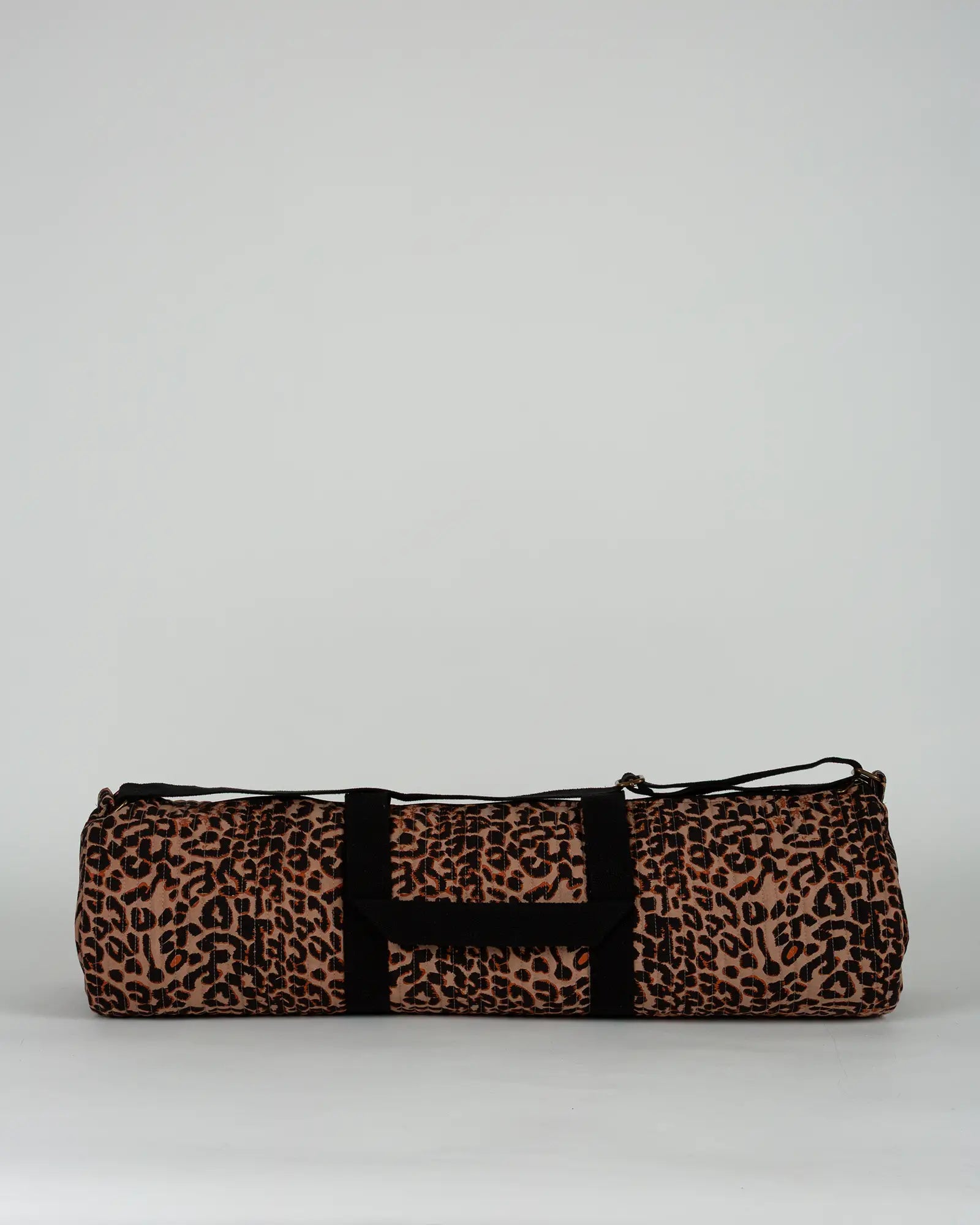 Sac de yoga en tissu matelassé Bokabas, imprimé léopard noir et marron, vue de face