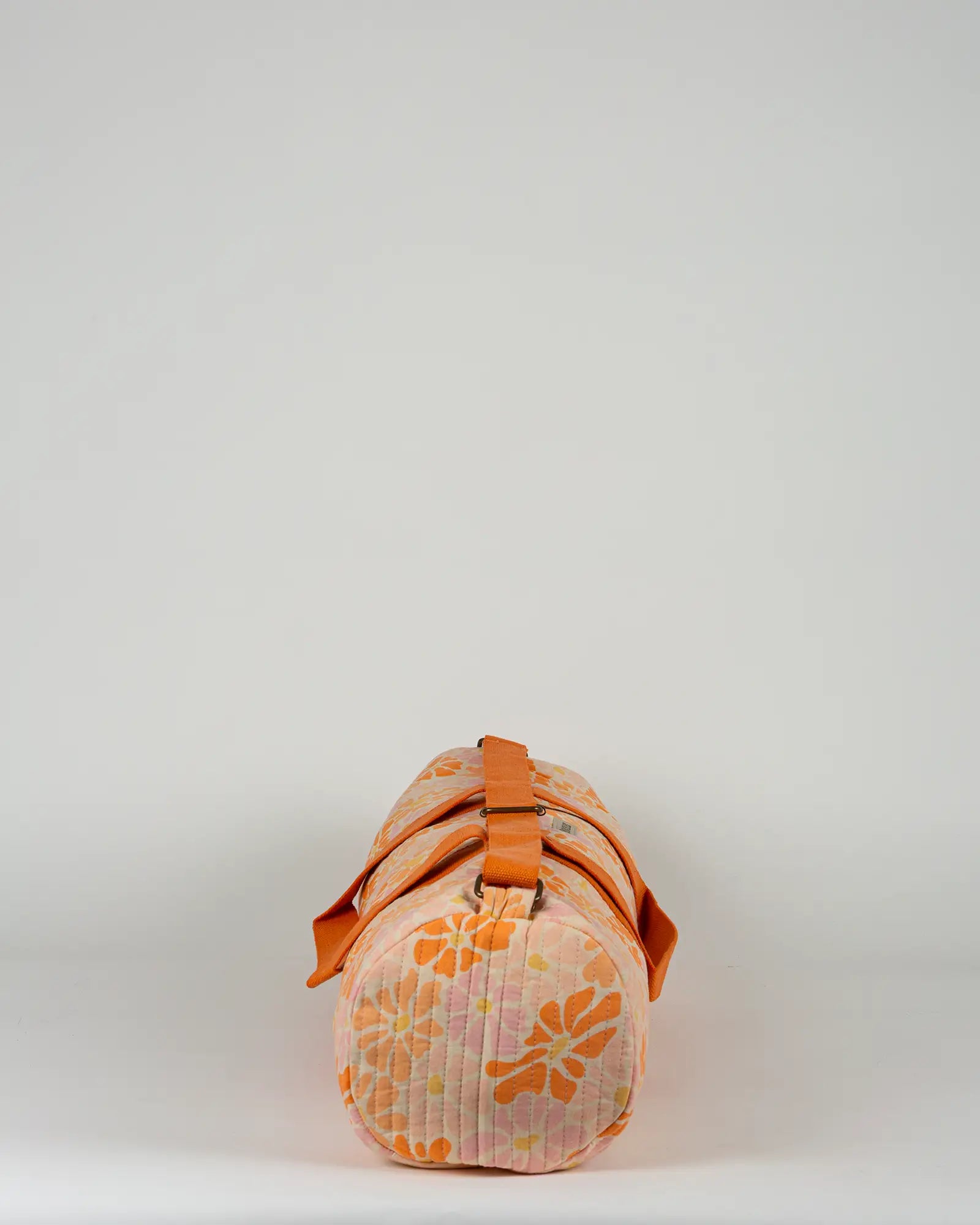 Sac de yoga en tissu matelassé Bokabas, imprimé Peachy fleuri orange, vue de profil