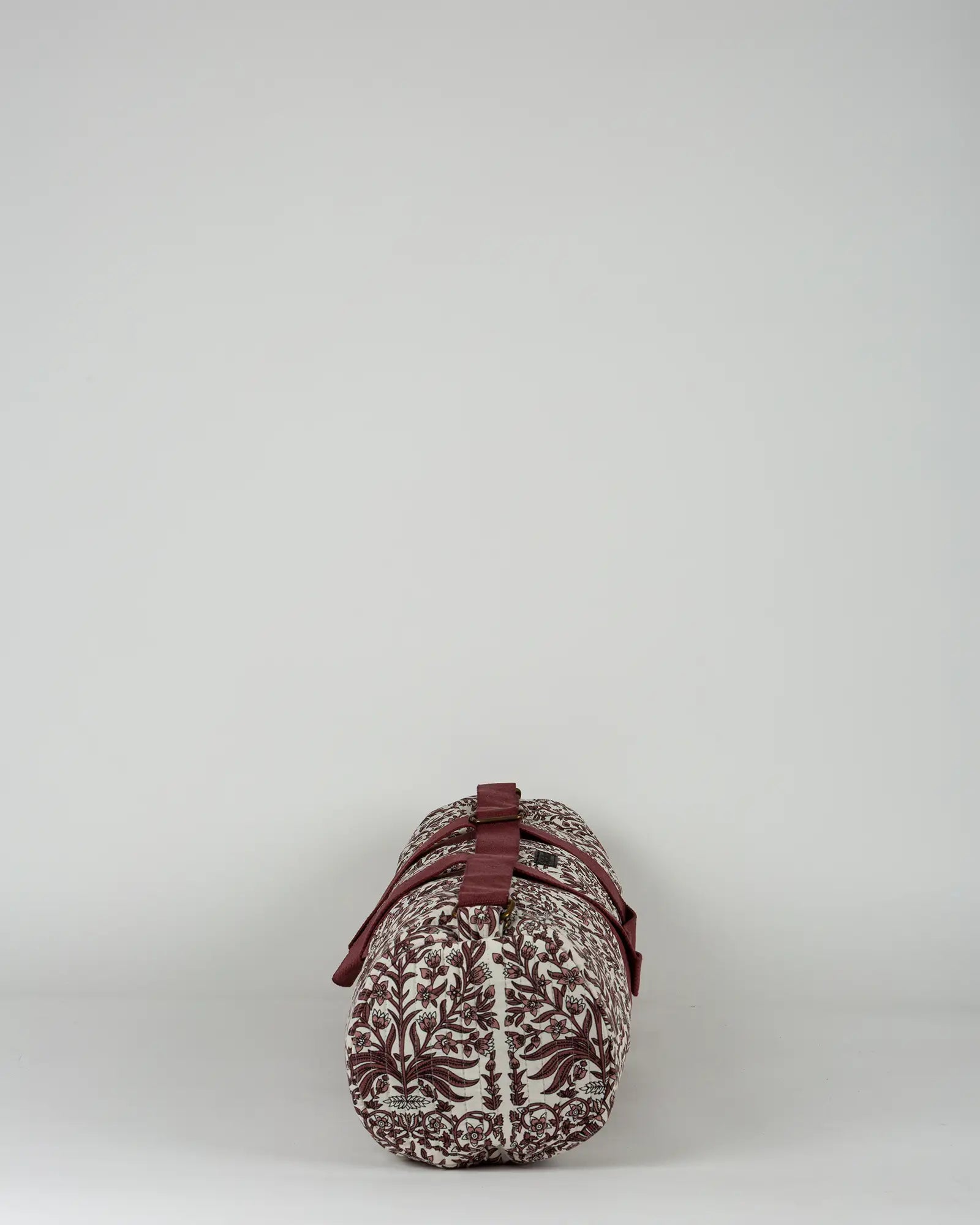 Sac de yoga en tissu matelassé Bokabas, imprimé Vale fleuri marron et blanc, vue de profil