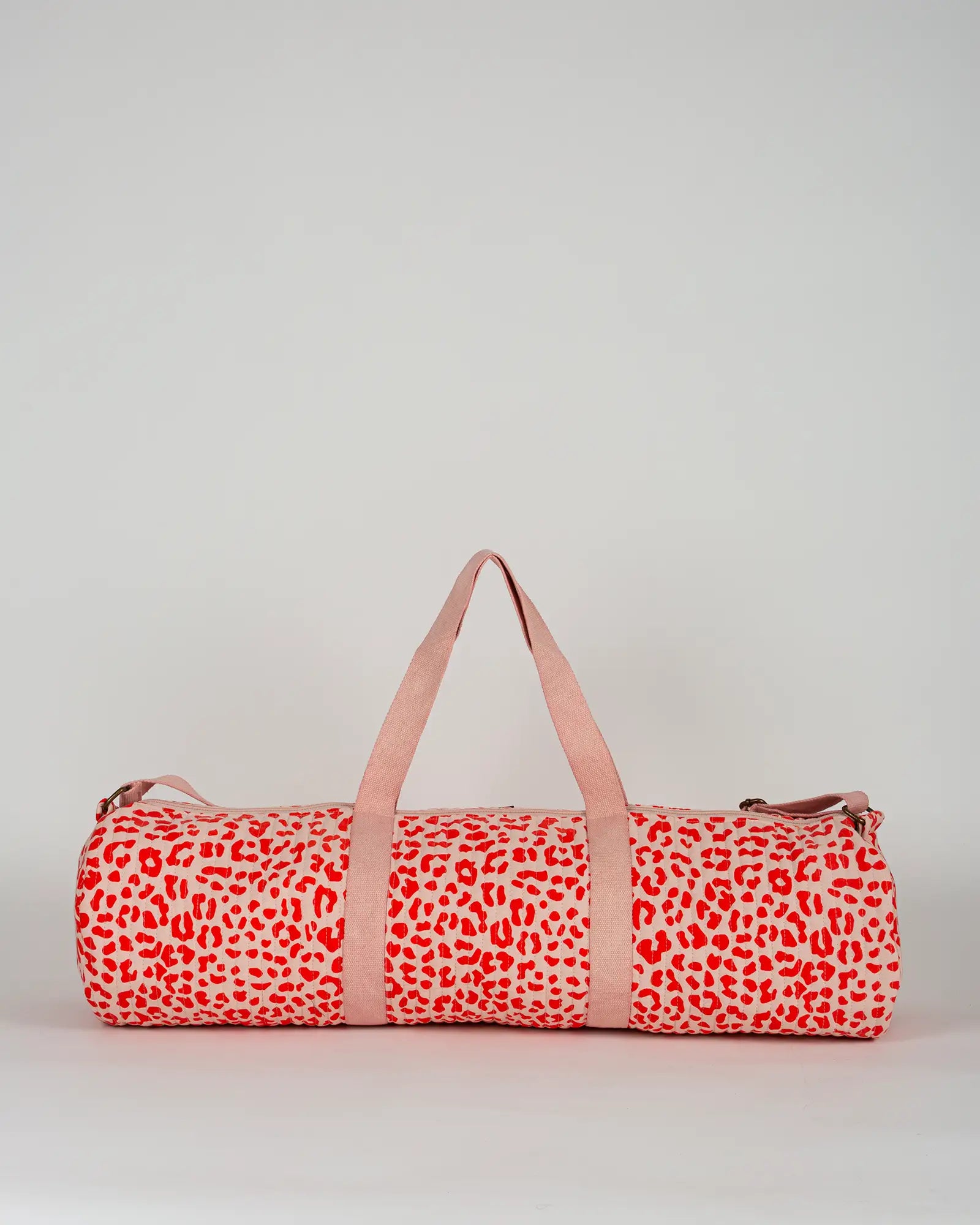 Sac de yoga en tissu matelassé Bokabas, imprimé Valentine léopard rouge et rose, vue de dos
