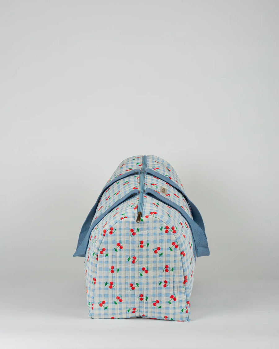 Sac week-end matelassé Bokabas, imprimé Cerise vichy bleu, vue de profil