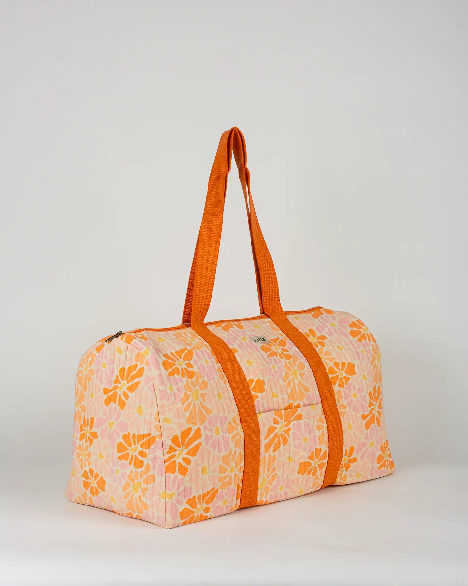 Sac week-end matelassé Bokabas, imprimé Peachy fleuri orange, vue de trois-quarts