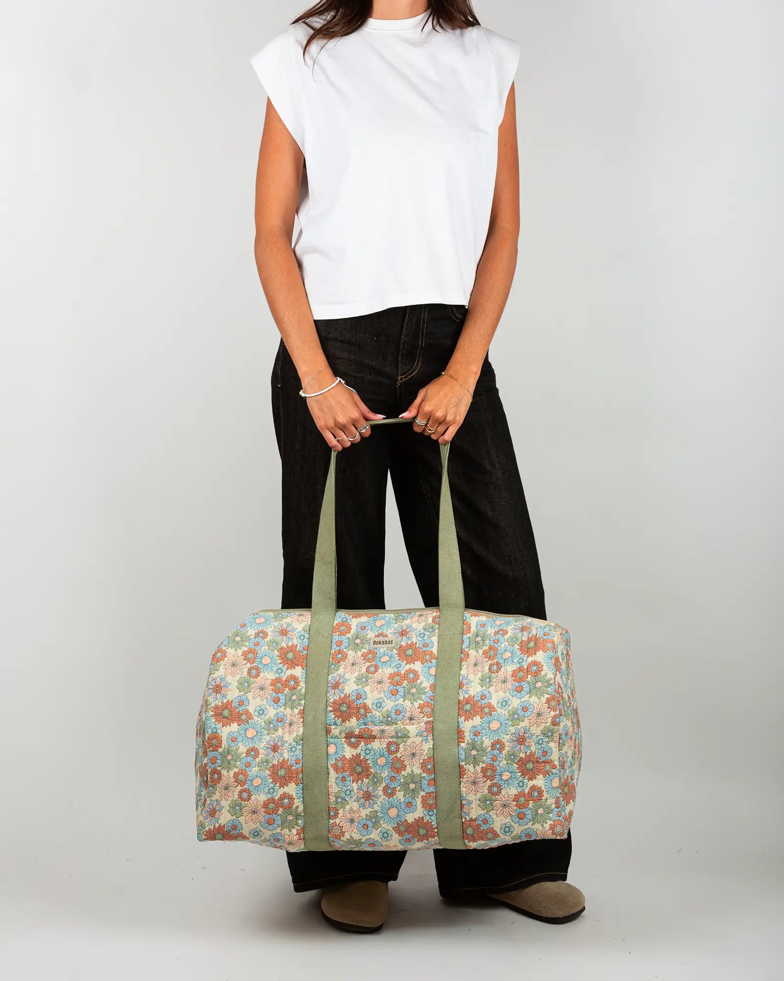 Sac week-end matelassé Bokabas, imprimé Rétro liberty vert, bleu et orange, porté