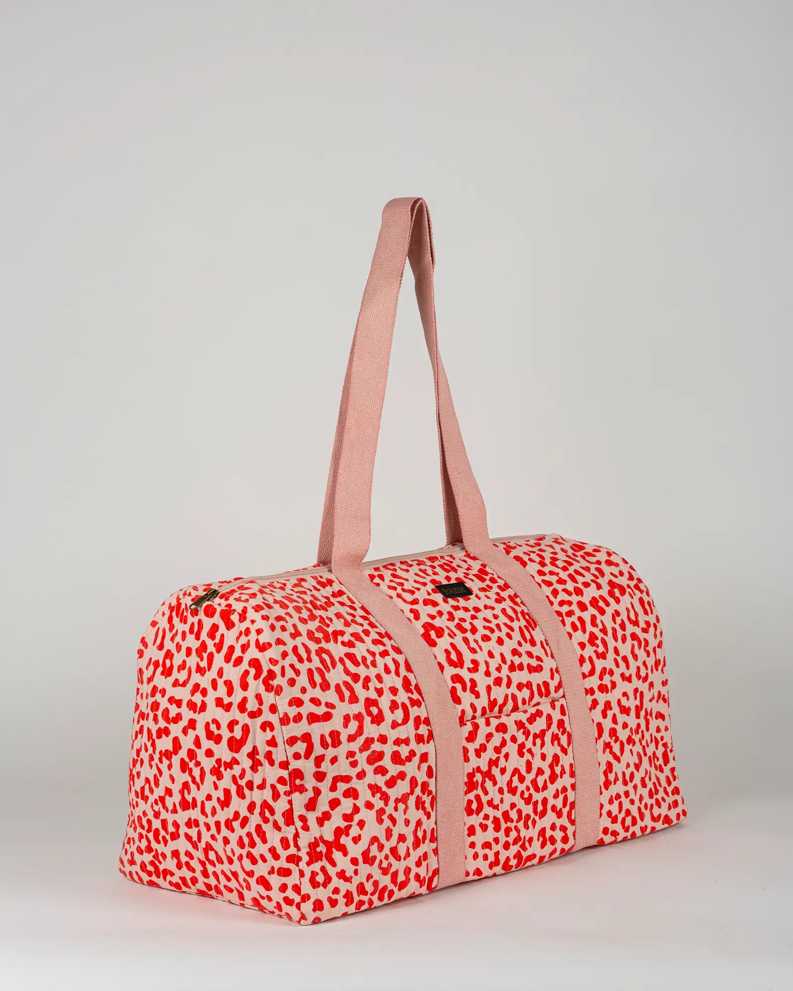 Sac week-end matelassé Bokabas, imprimé Valentine léopard rouge et rose, vue de trois-quarts