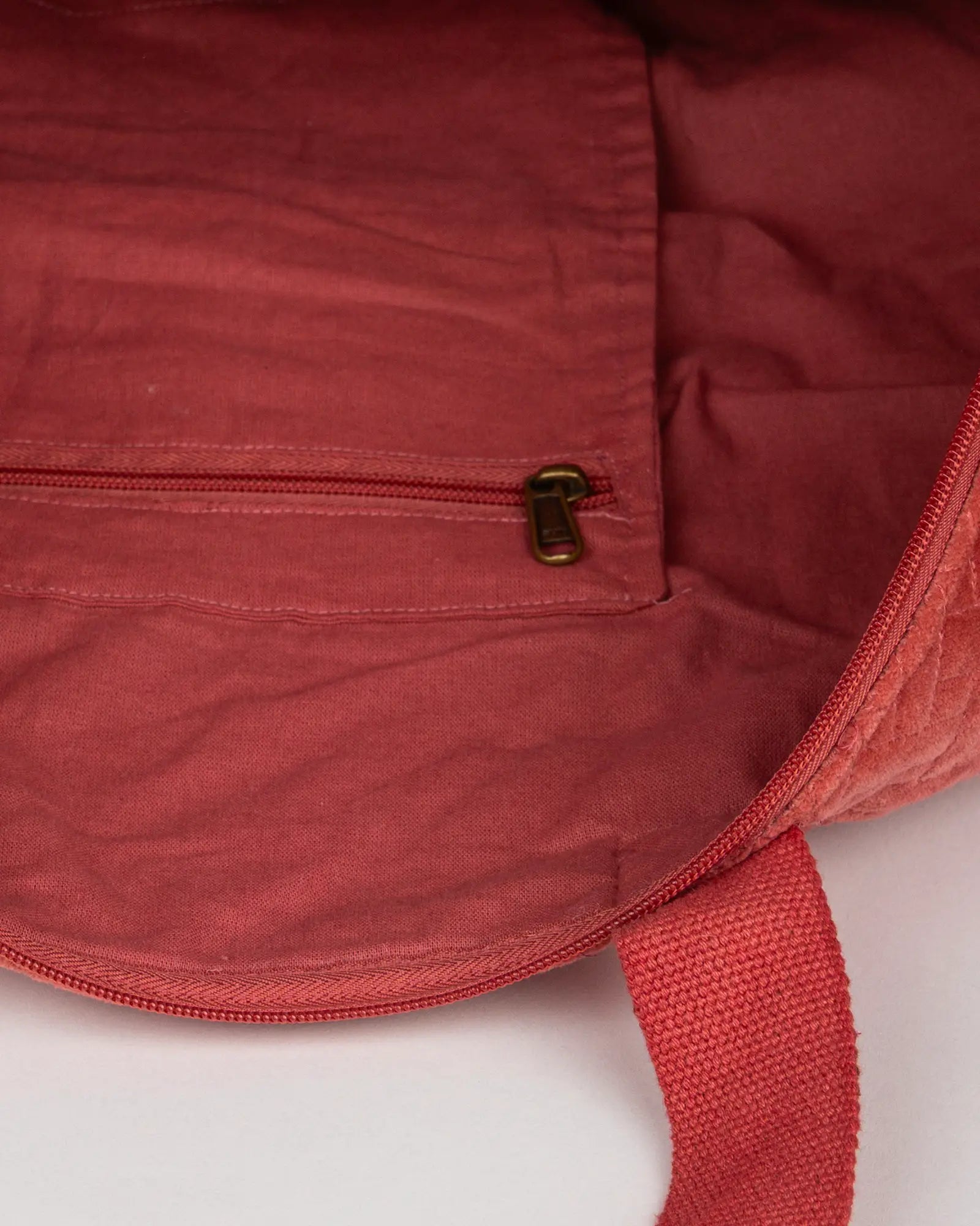 Sac week-end en velours côtelé Bokabas, rose framboise, vue de l'intérieur