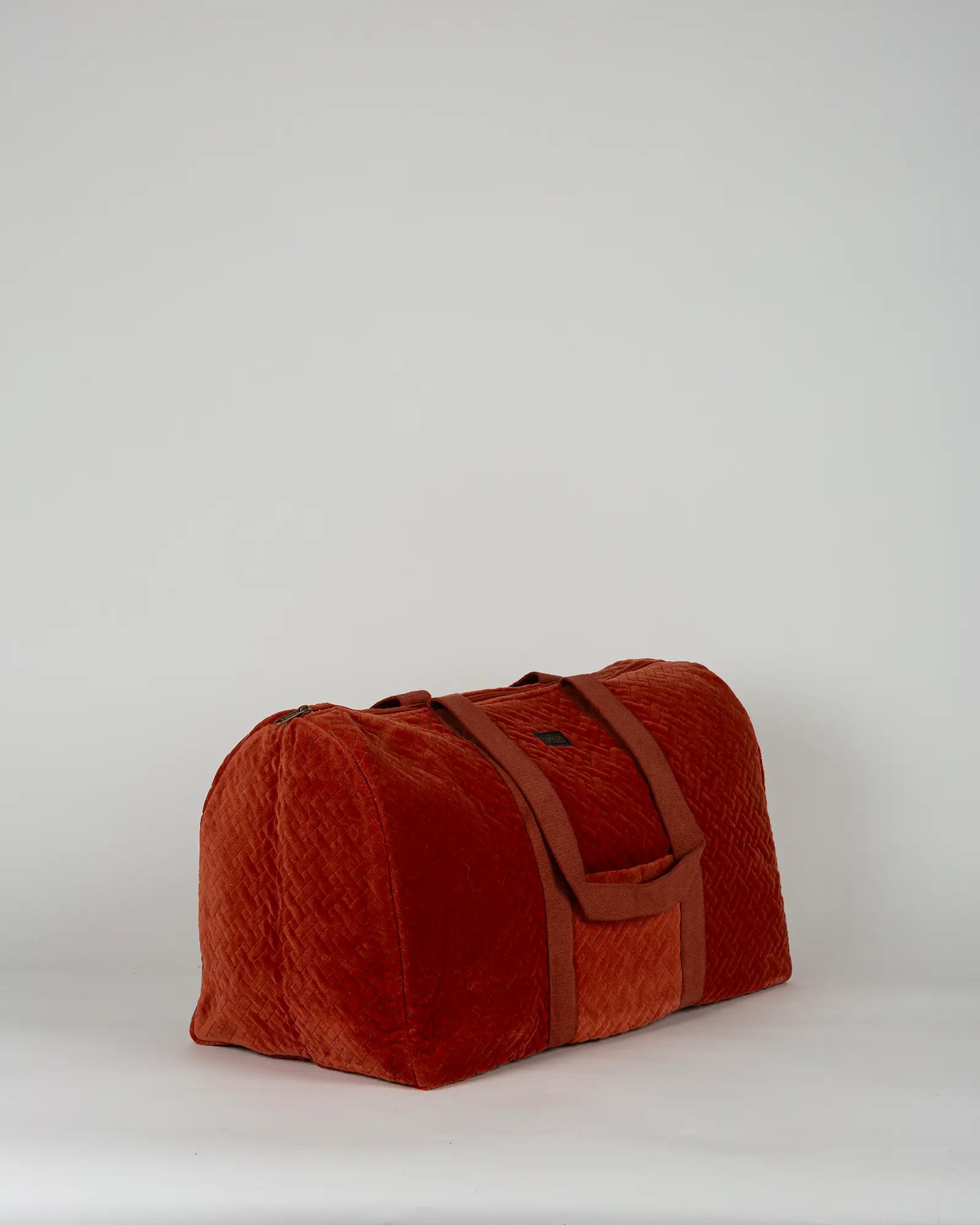 Sac week-end en velours côtelé Bokabas, terracotta, vue de trois-quarts
