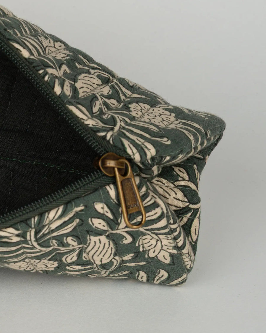 Trousse à crayons scolaire matelassée Bokabas, imprimé Dema vert kaki, vue de l'intérieur