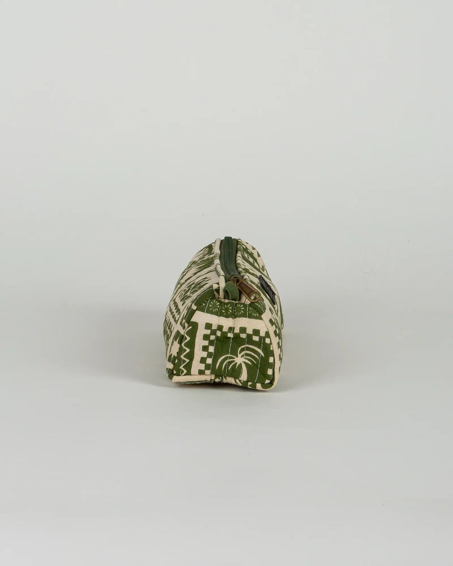 Trousse à crayons scolaire matelassée Bokabas, imprimé Art vert kaki et beige, vue de profil
