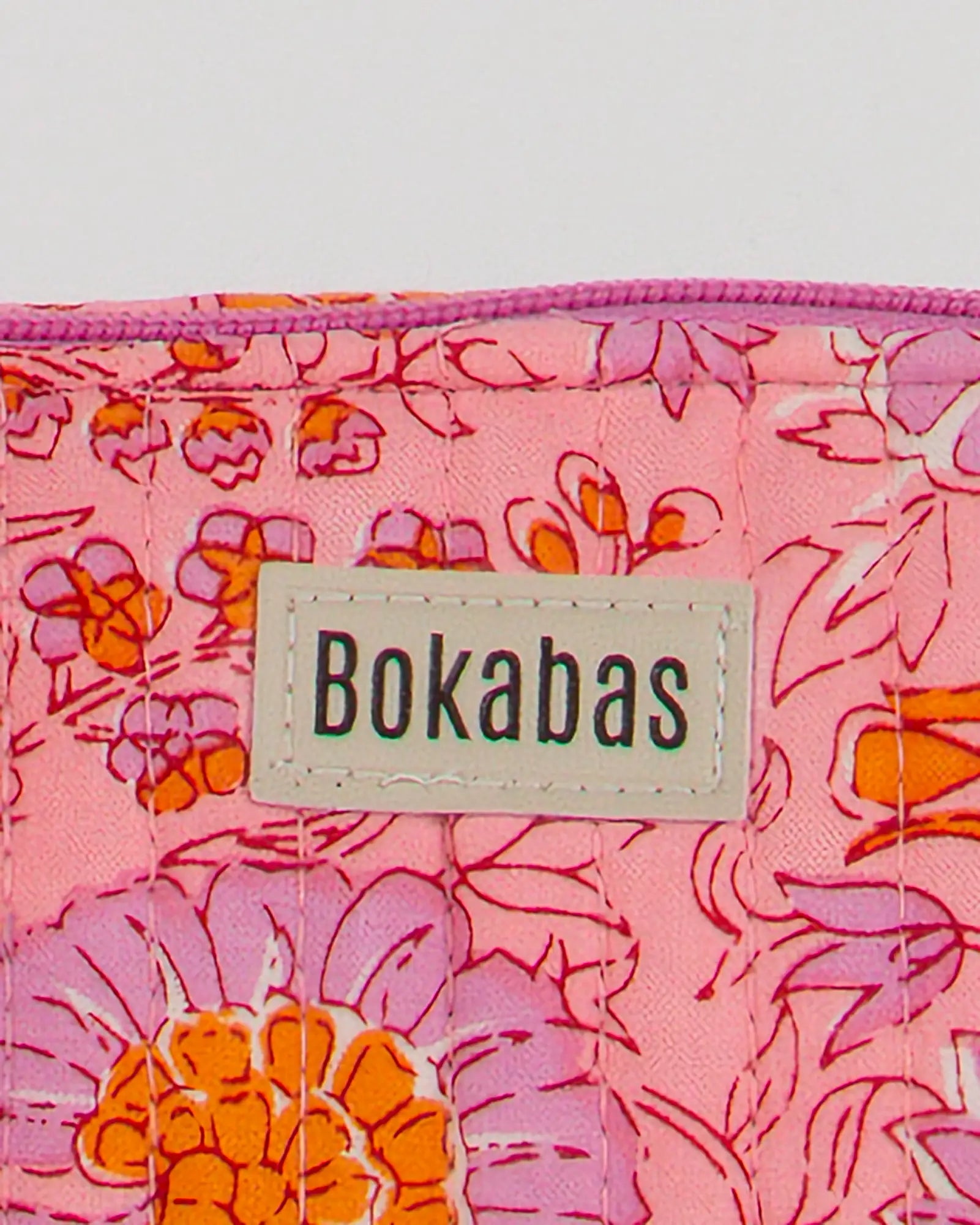 Trousse à crayons scolaire matelassée Bokabas, imprimé Marie rose fleuri, zoom sur la matière