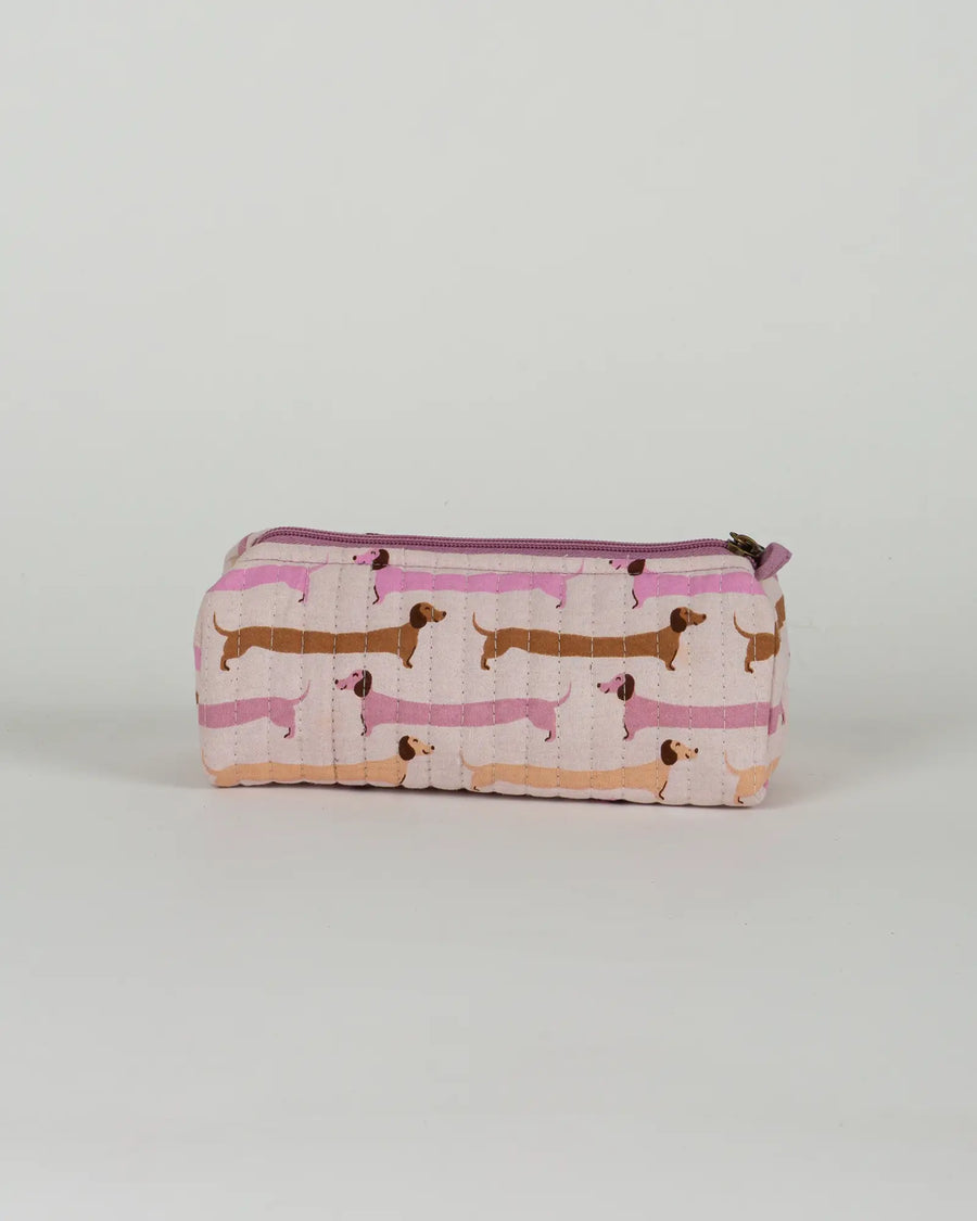 Trousse à crayons scolaire matelassée Bokabas, imprimé Saucisse chien teckel rose et violet, vue de dos