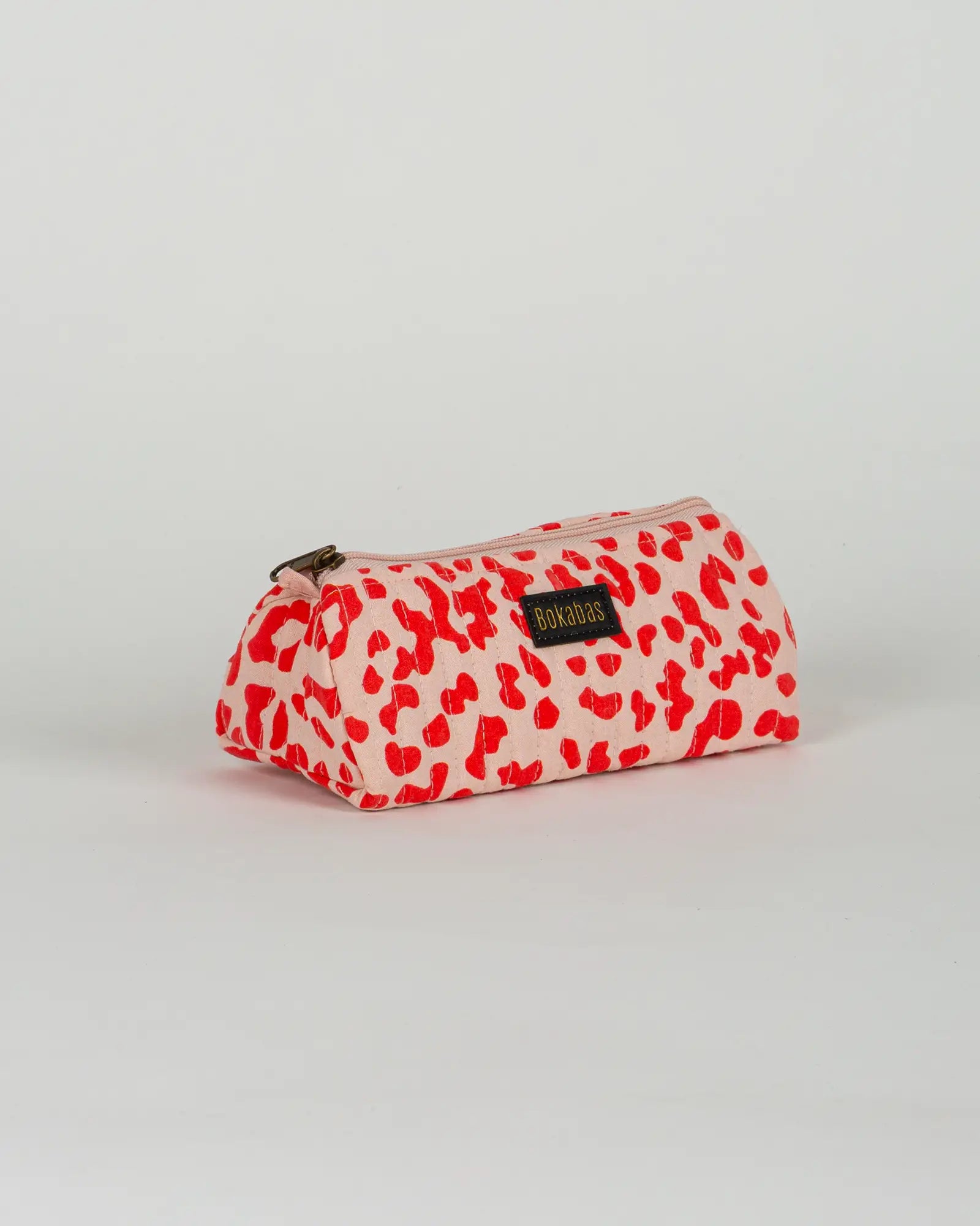Trousse à crayons scolaire matelassée Bokabas, imprimé Valentine léopard rouge et rose, vue de trois-quarts