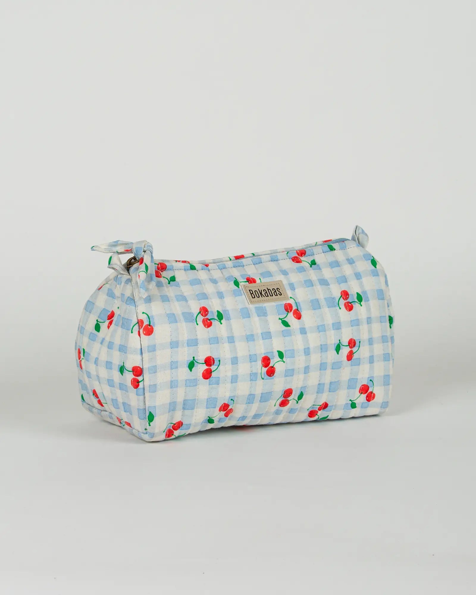 Trousse de toilette matelassée en coton Bokabas, imprimé Cerise vichy bleu, vue de face