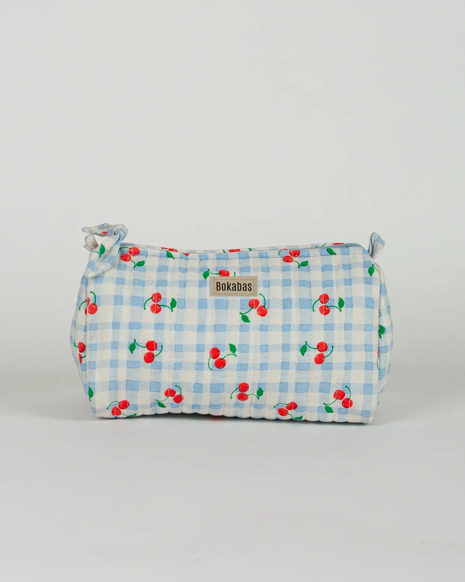 Trousse de toilette matelassée en coton Bokabas, imprimé Cerise vichy bleu, vue de face