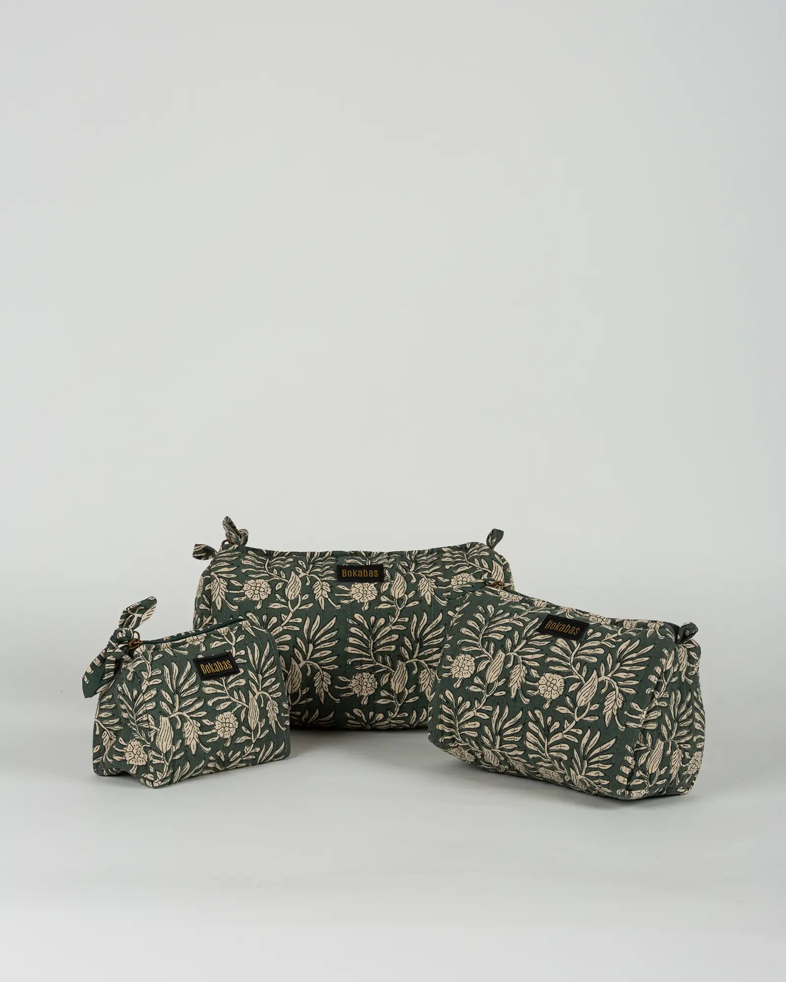 Trousse de toilette matelassée en coton Bokabas, imprimé Dema vert kaki, vue de face