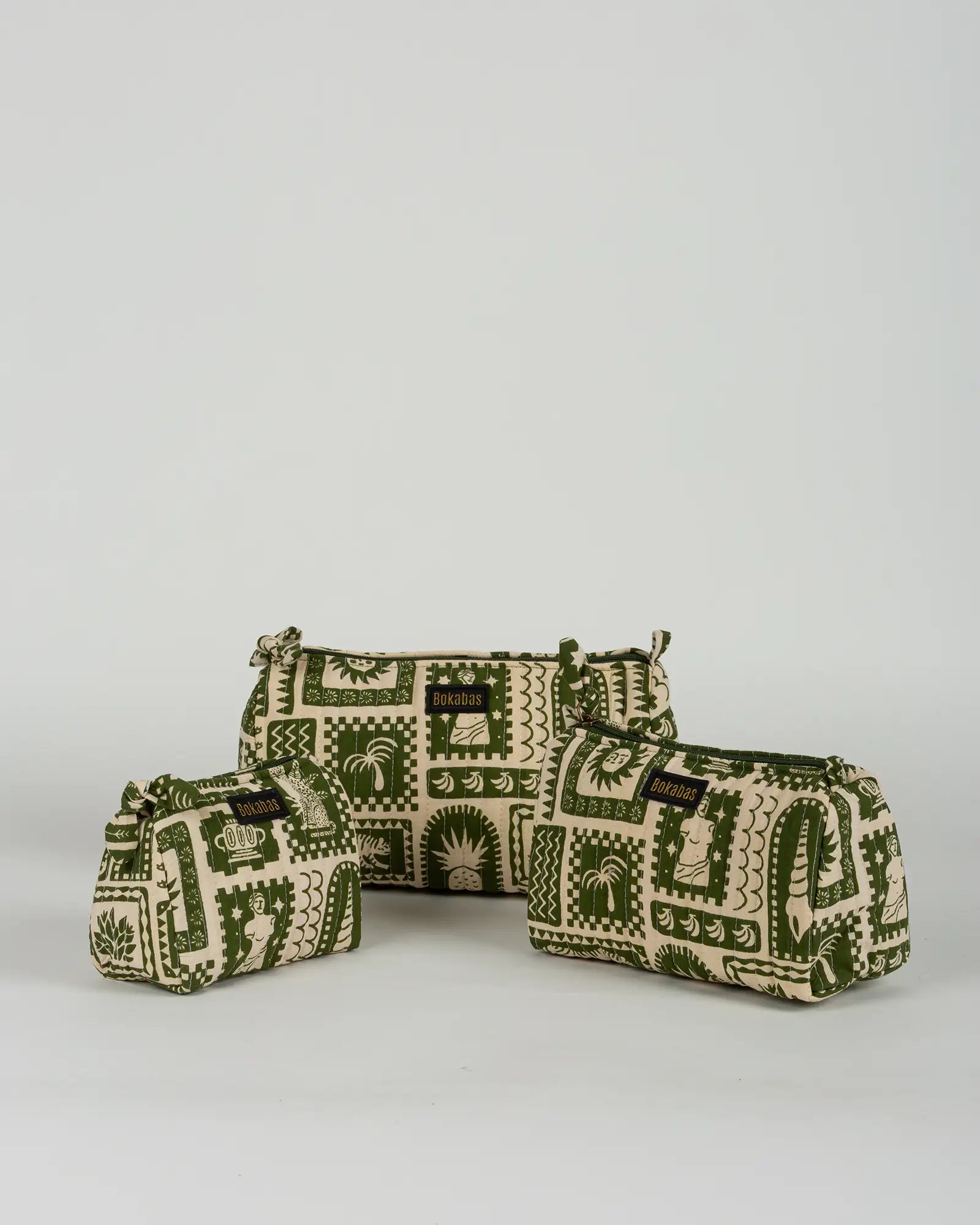 Trousse de toilette matelassée en coton Bokabas, imprimé Art vert kaki et beige, vue de face